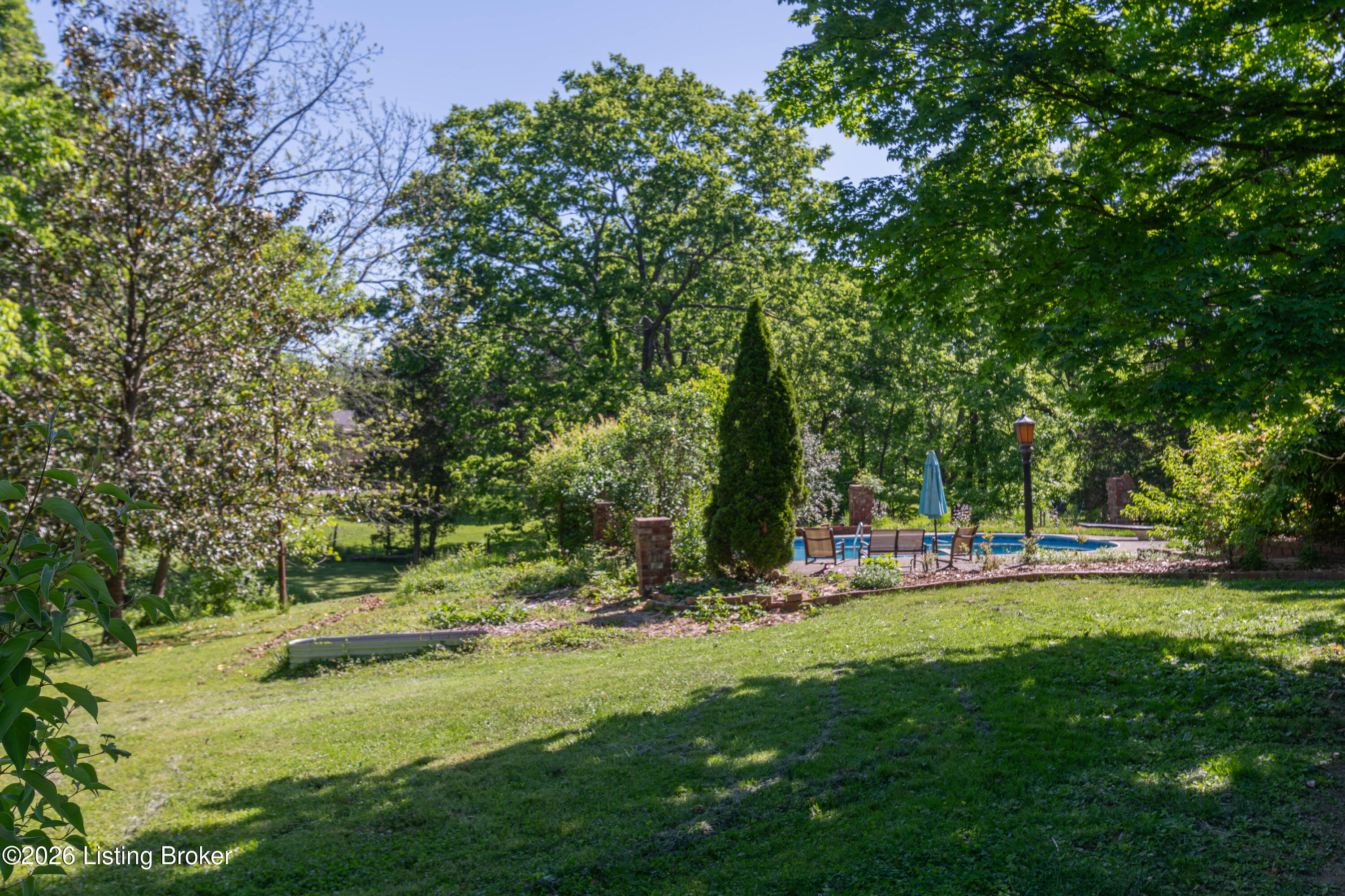 7609 Locust Ln