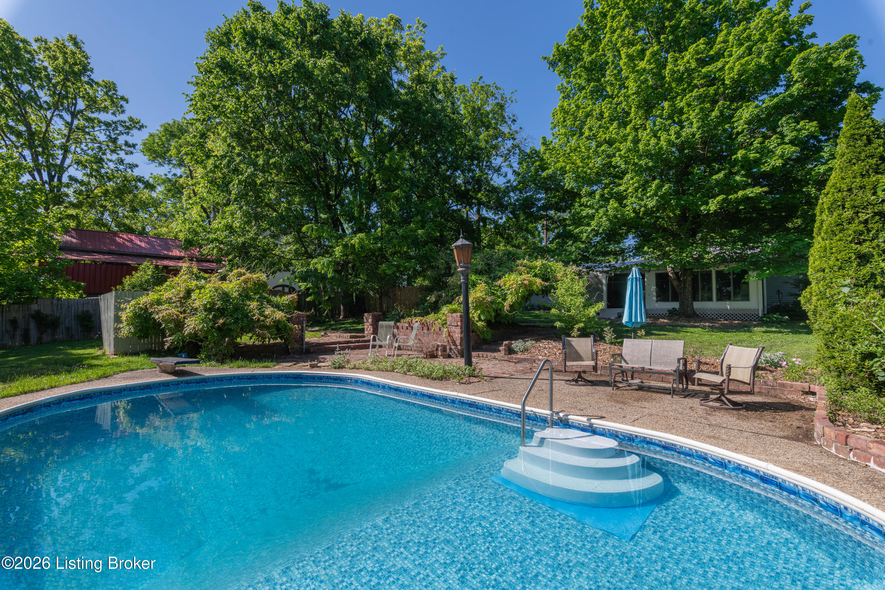 7609 Locust Ln