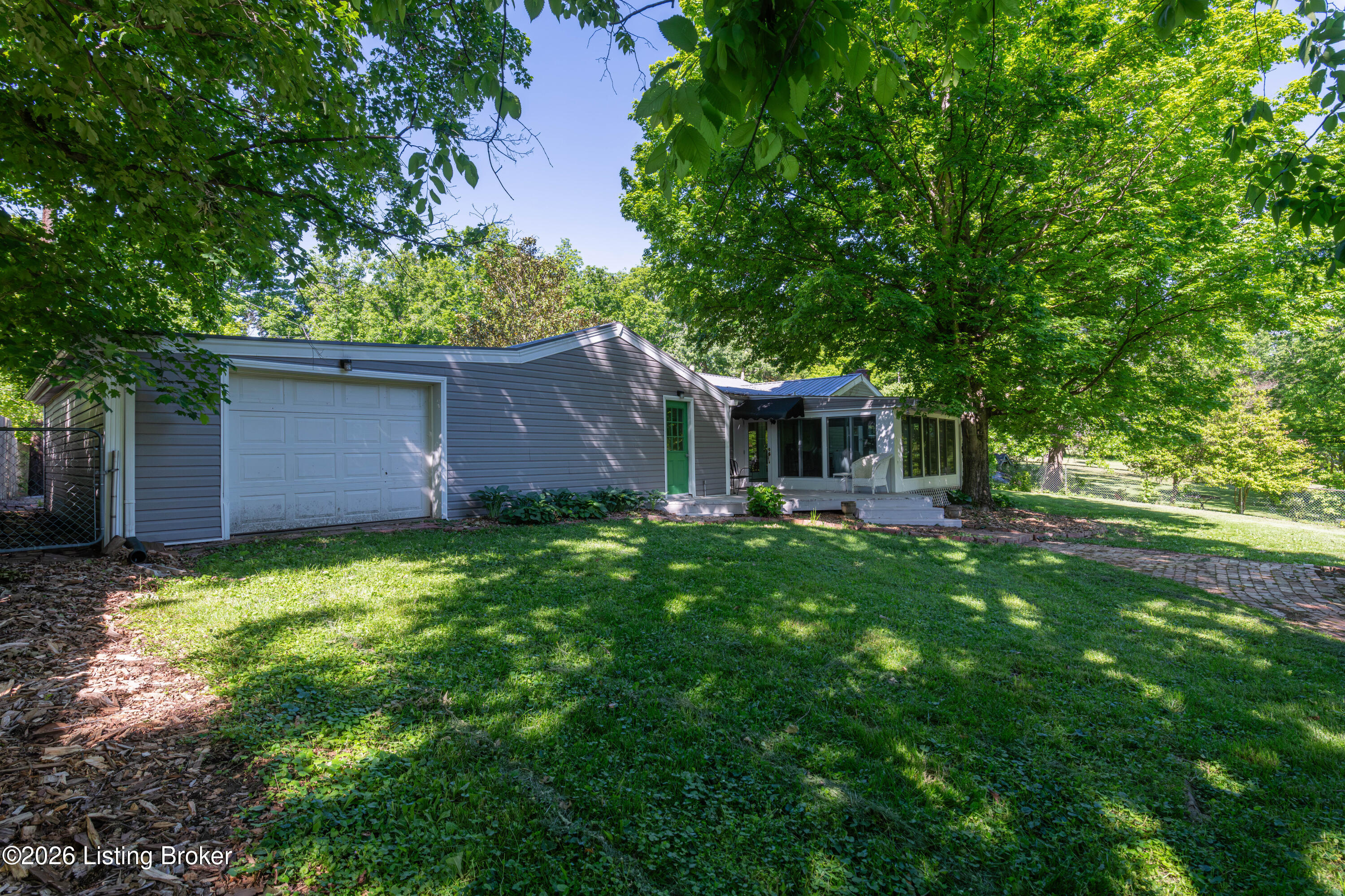 7609 Locust Ln
