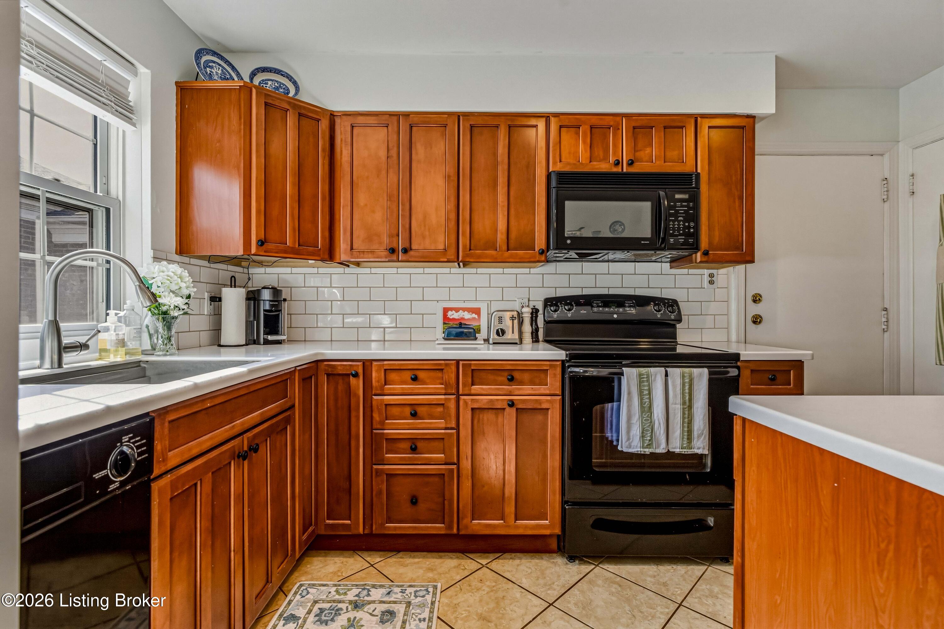 3621 Brownsboro Rd 203b
