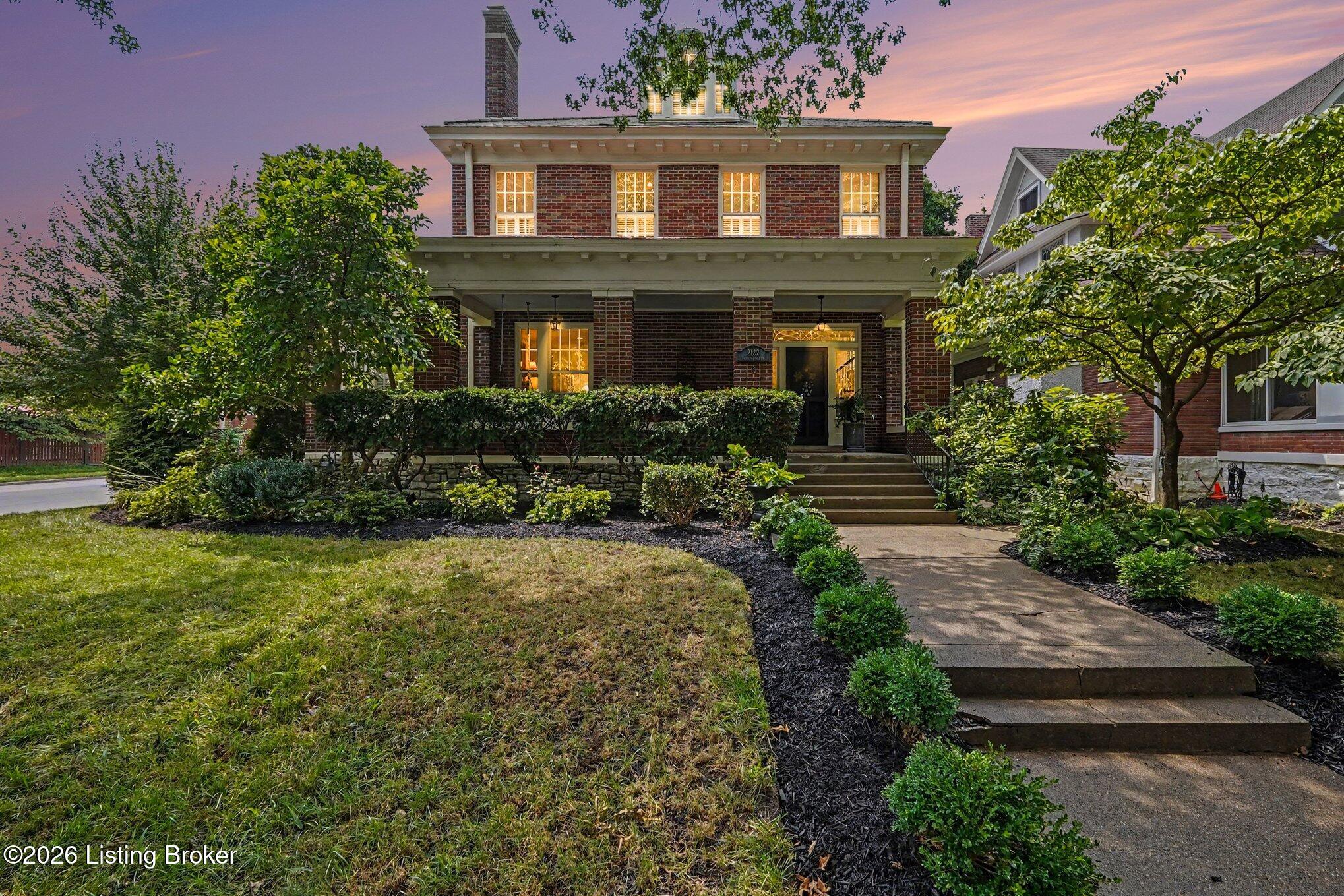2122 Boulevard Napoleon