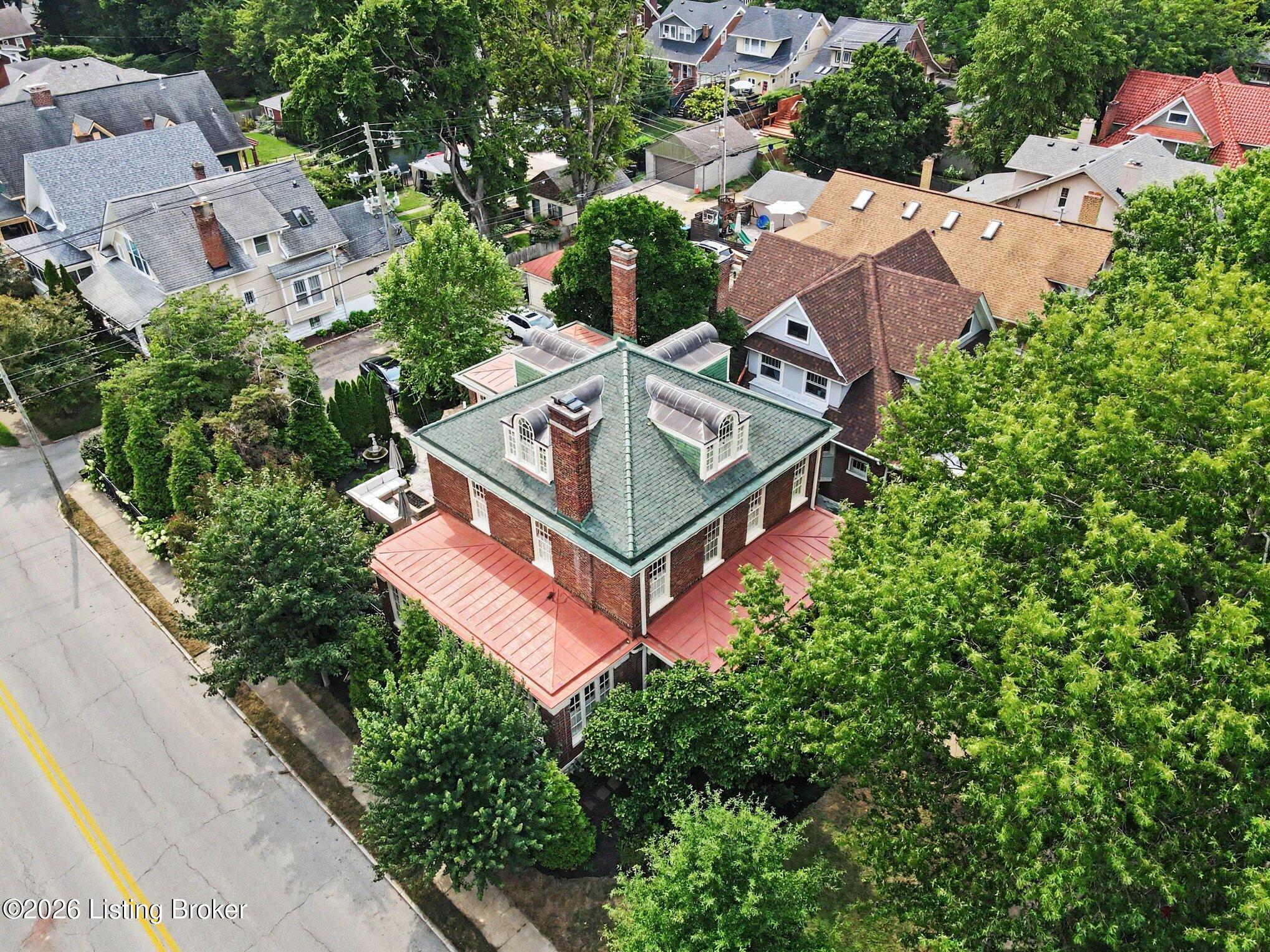 2122 Boulevard Napoleon