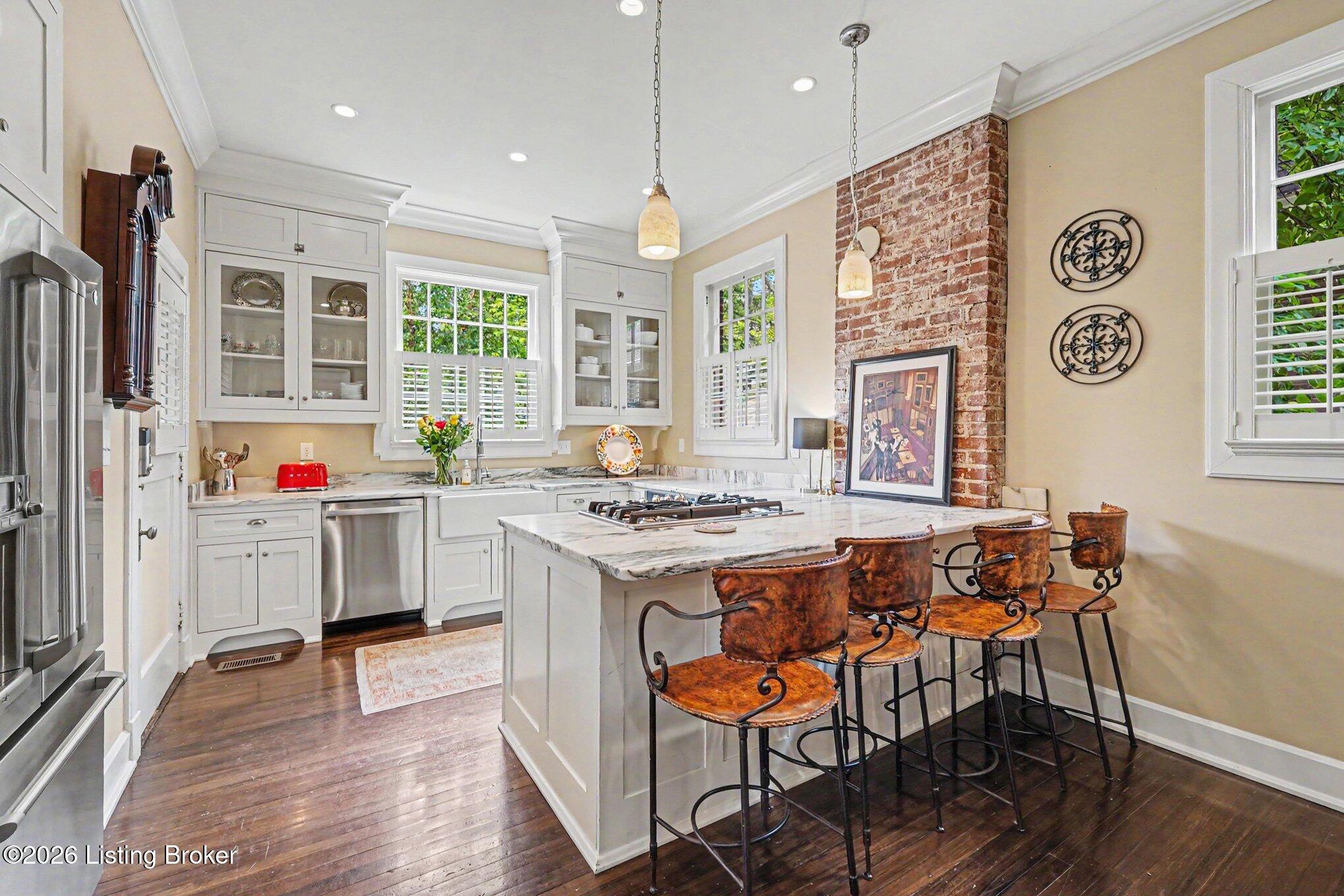 2122 Boulevard Napoleon