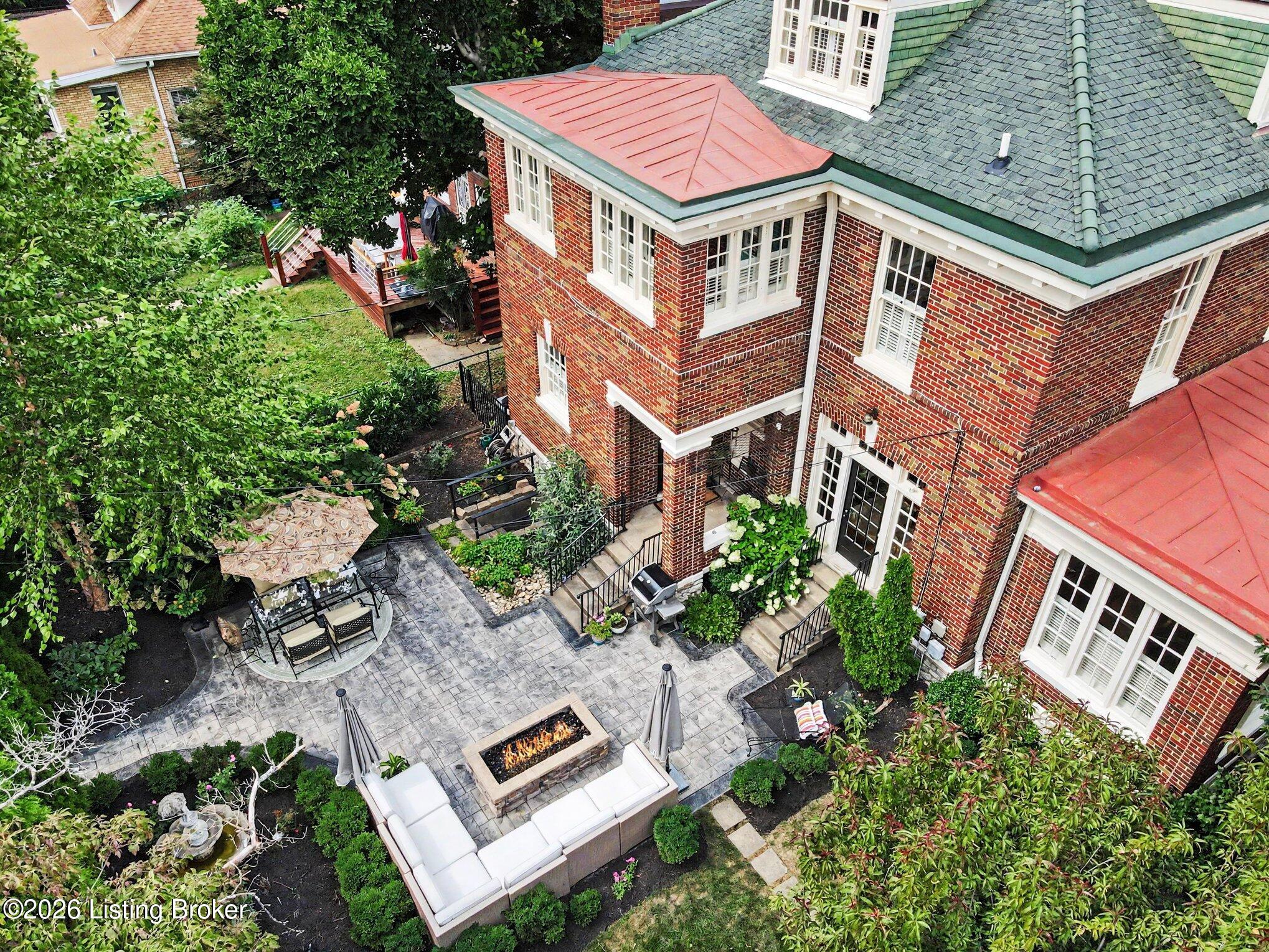 2122 Boulevard Napoleon