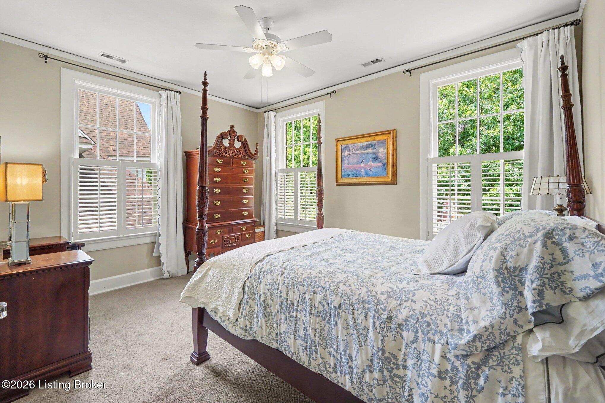 2122 Boulevard Napoleon
