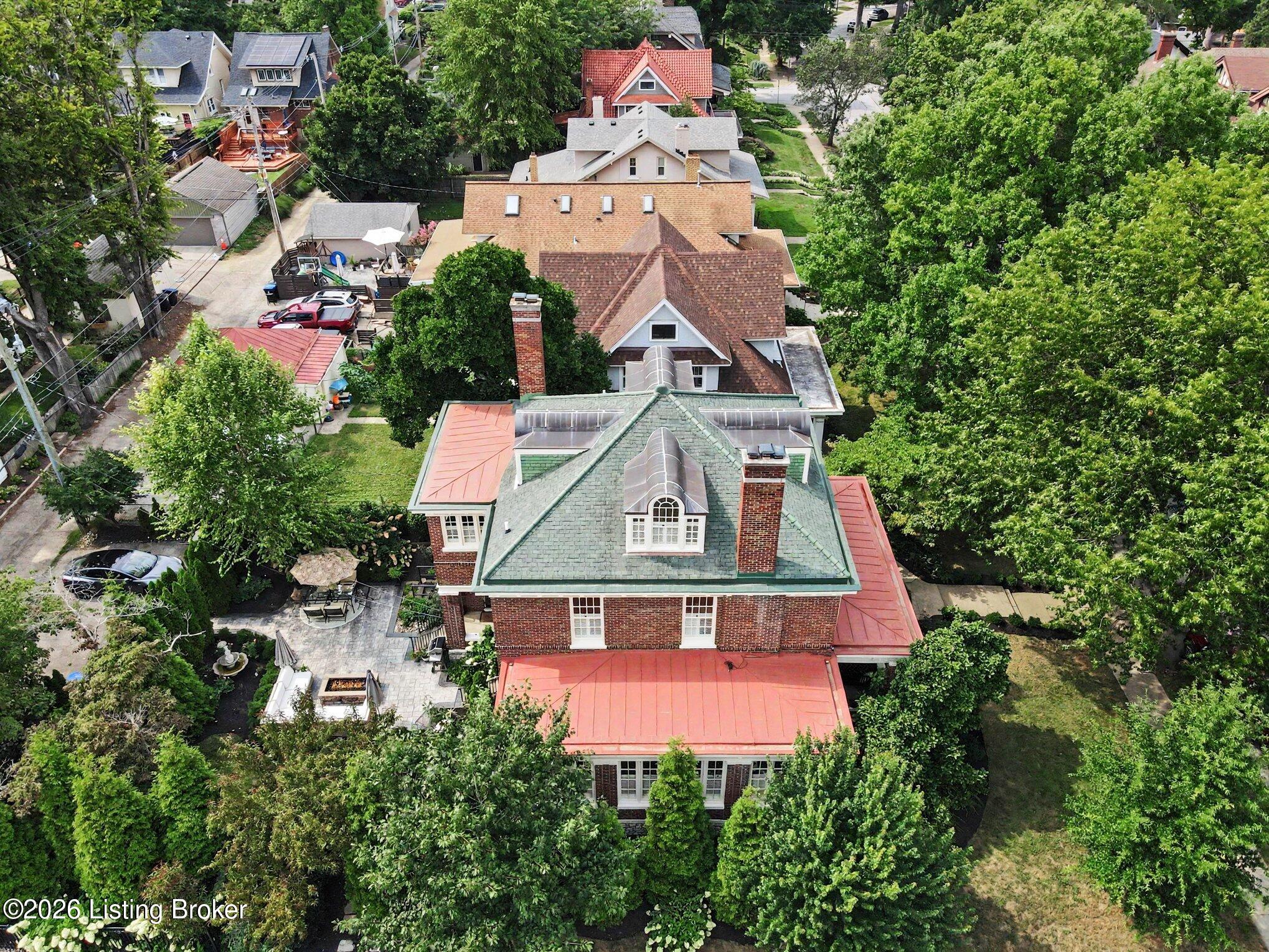 2122 Boulevard Napoleon