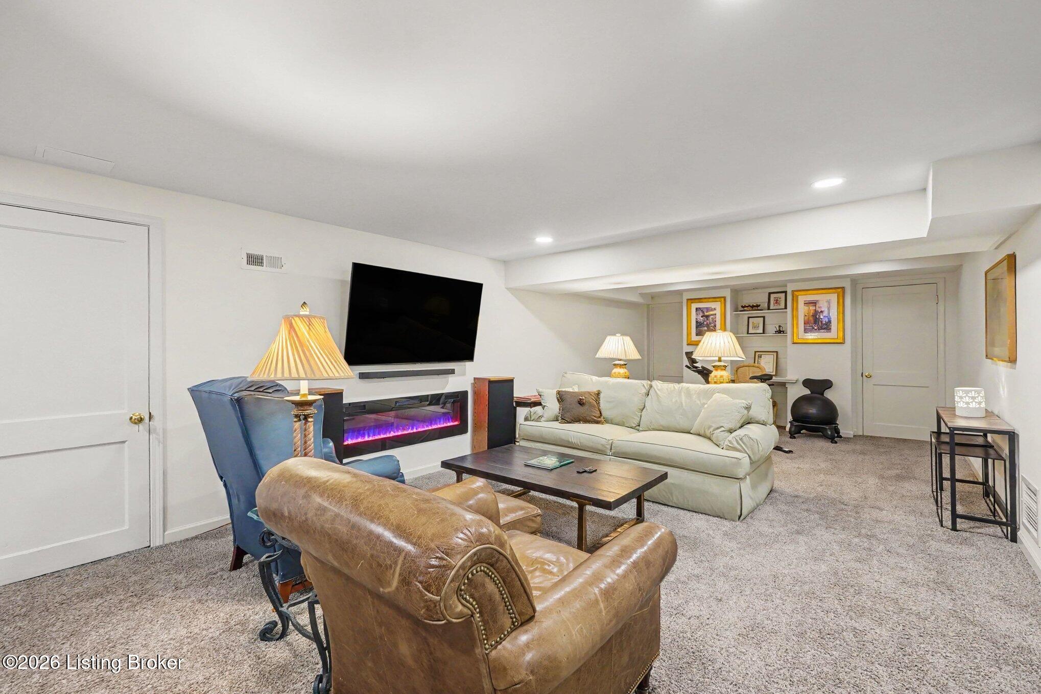 2122 Boulevard Napoleon