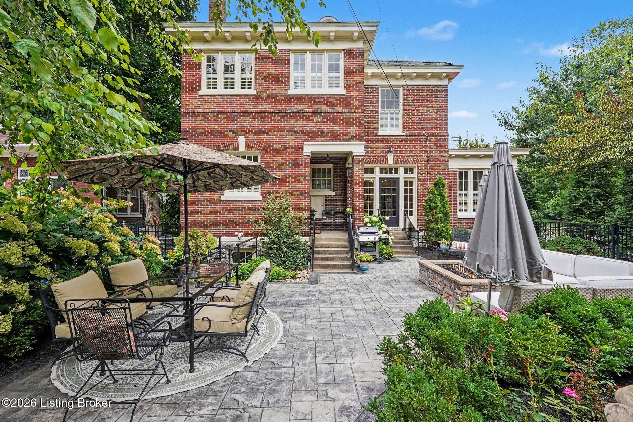 2122 Boulevard Napoleon