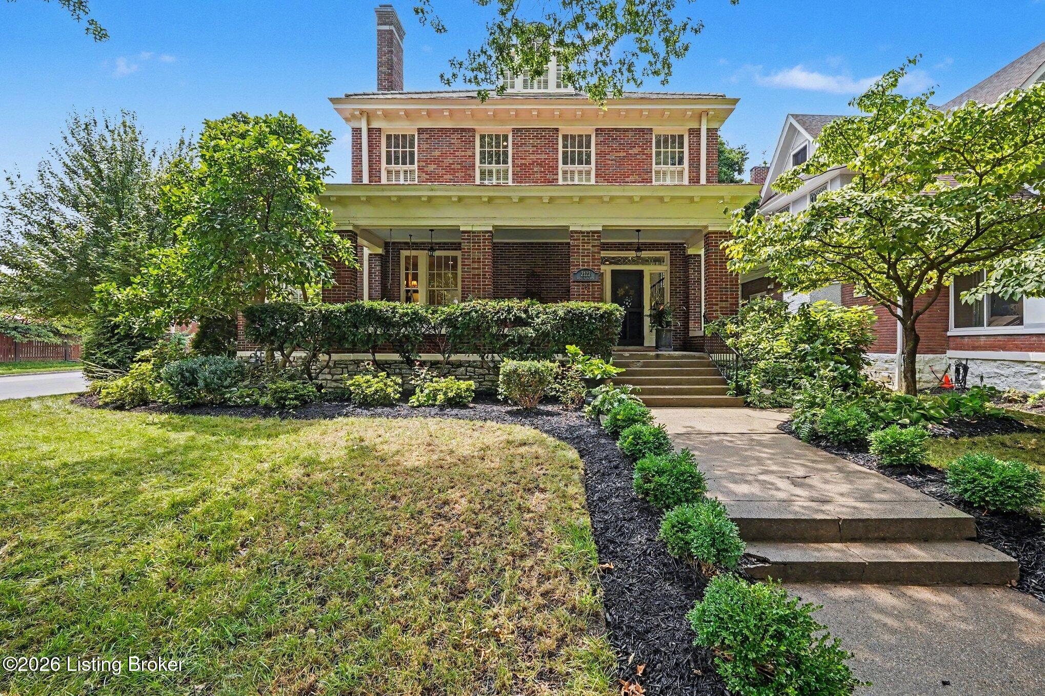 2122 Boulevard Napoleon