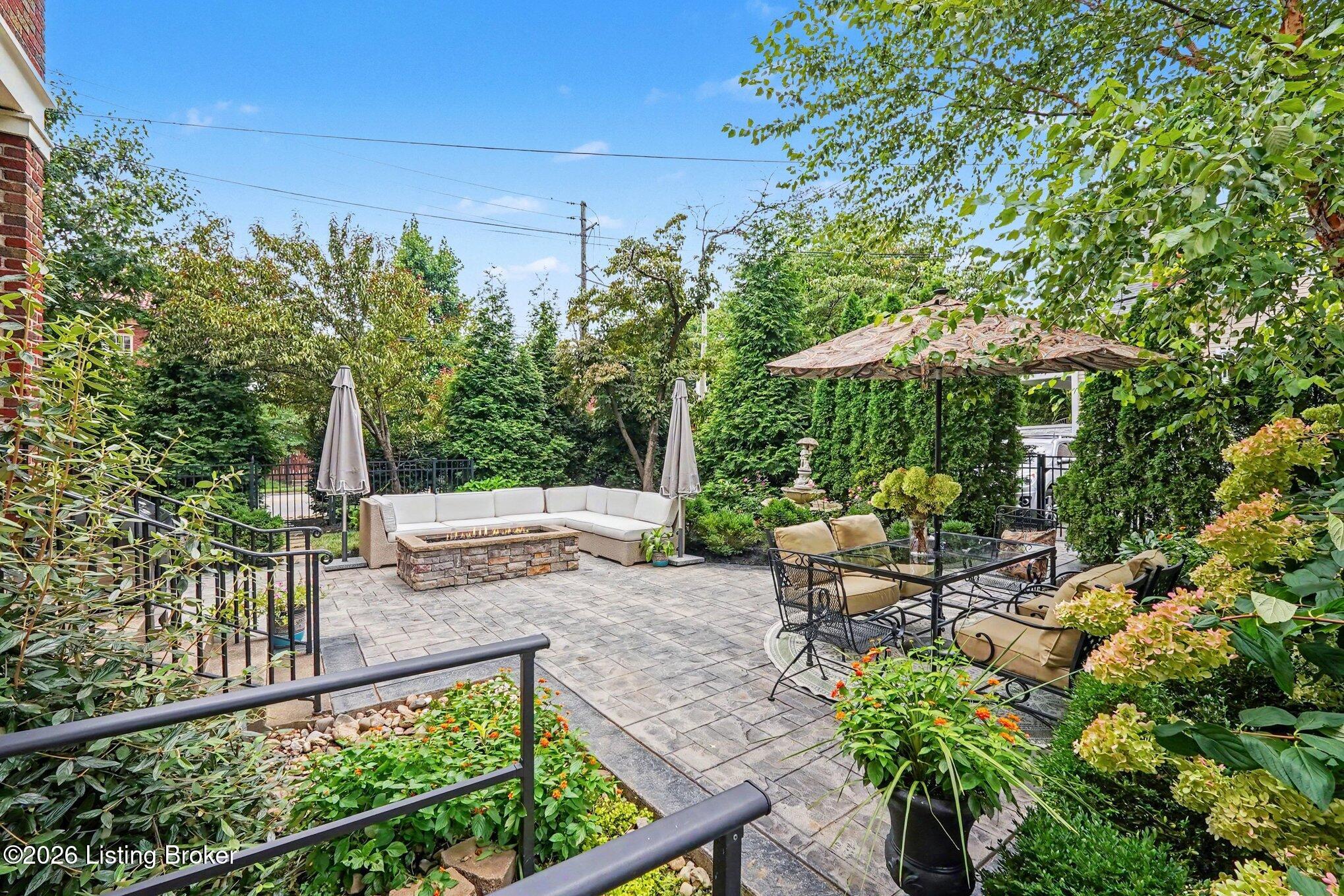 2122 Boulevard Napoleon