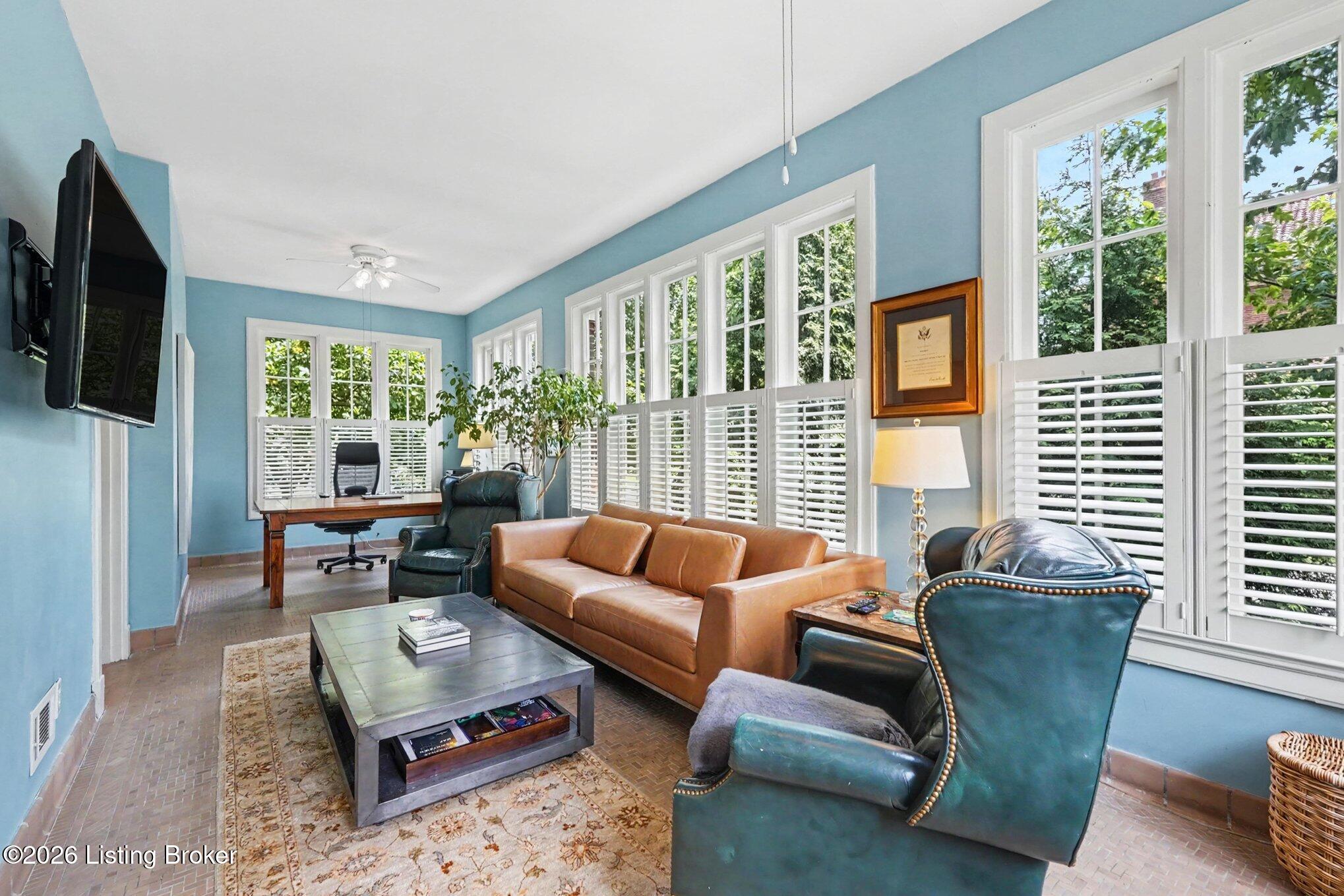 2122 Boulevard Napoleon
