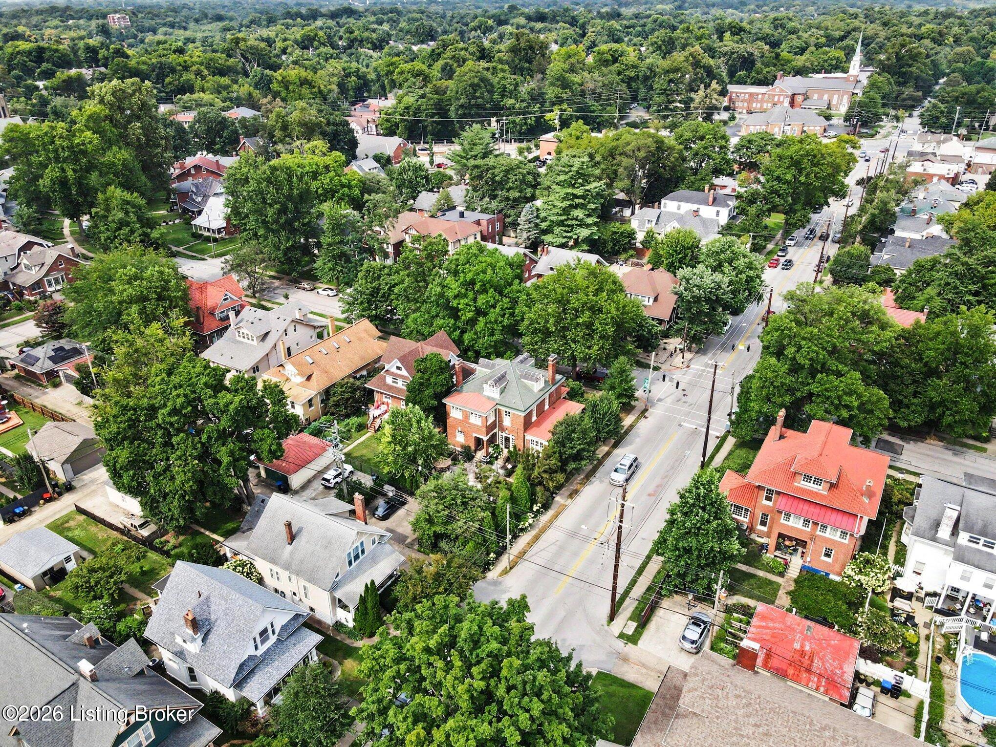 2122 Boulevard Napoleon
