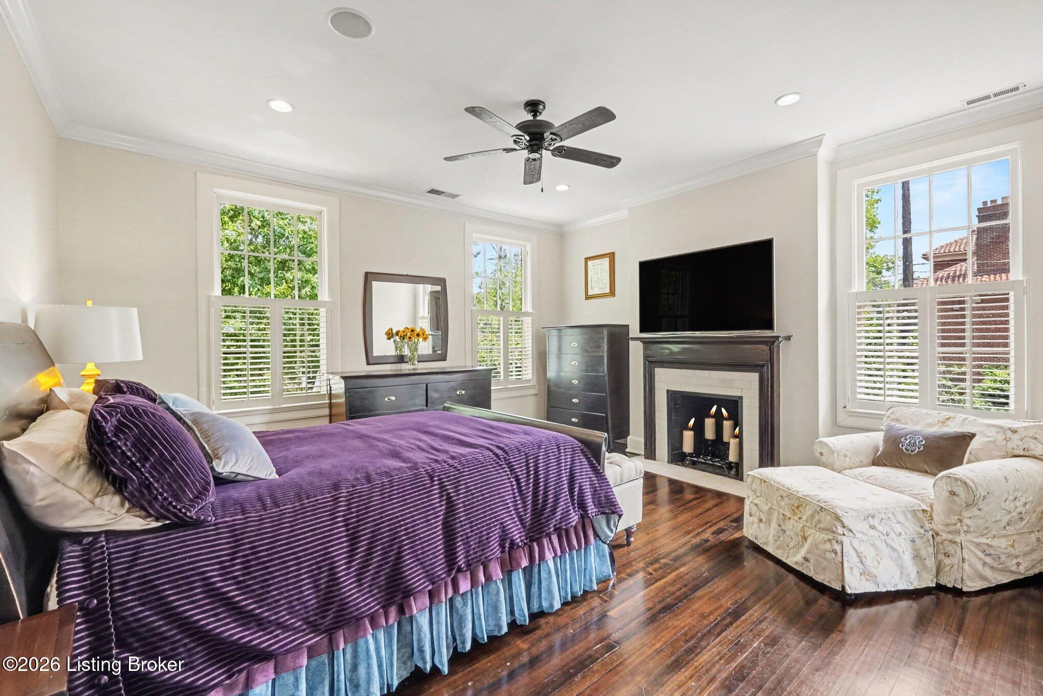 2122 Boulevard Napoleon