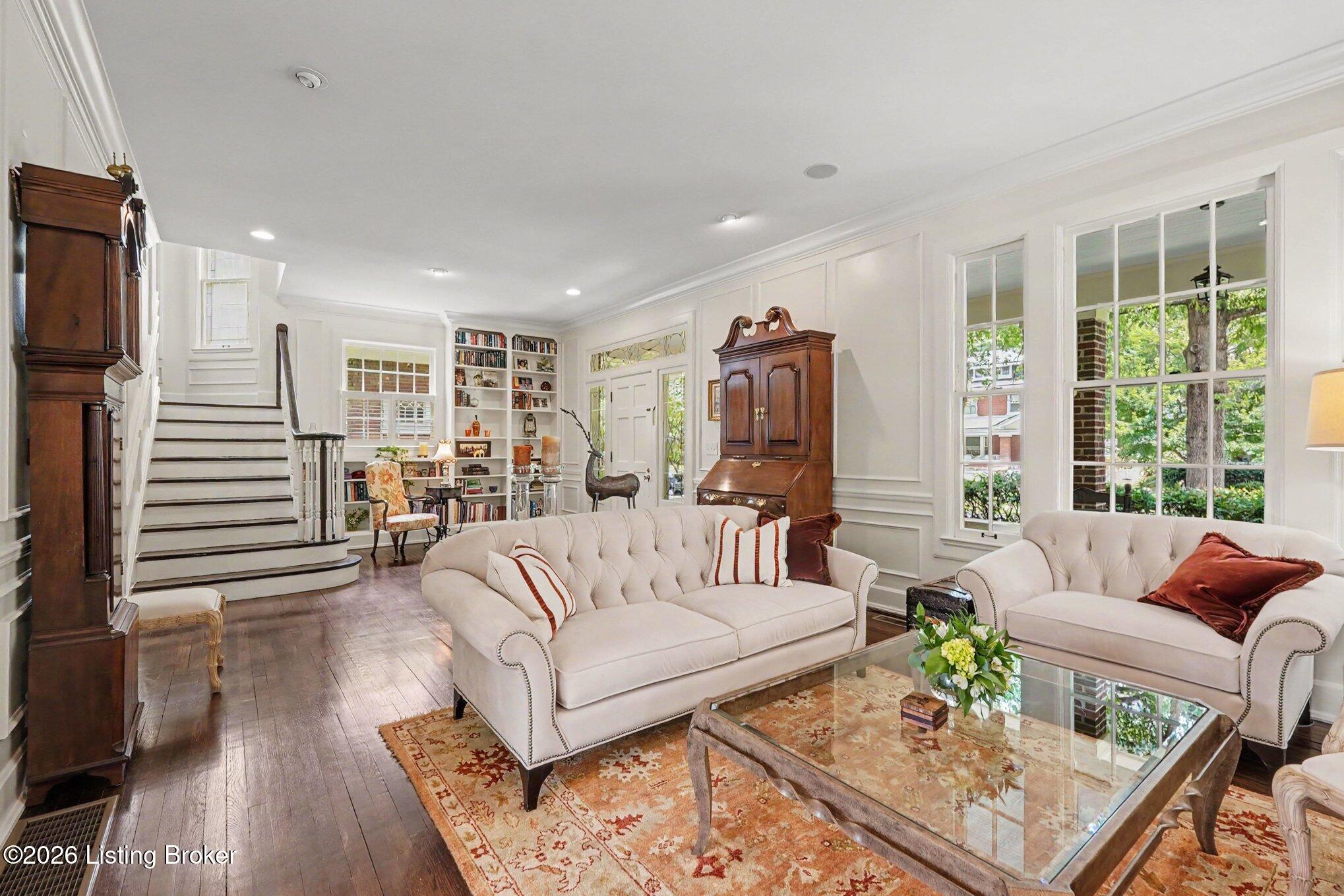 2122 Boulevard Napoleon