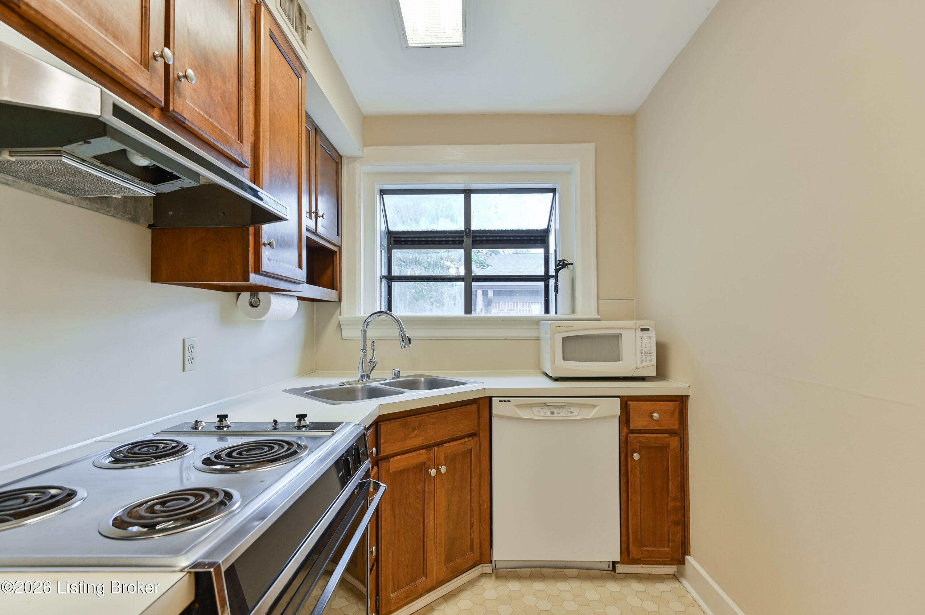 2082 Douglass Blvd APT 18