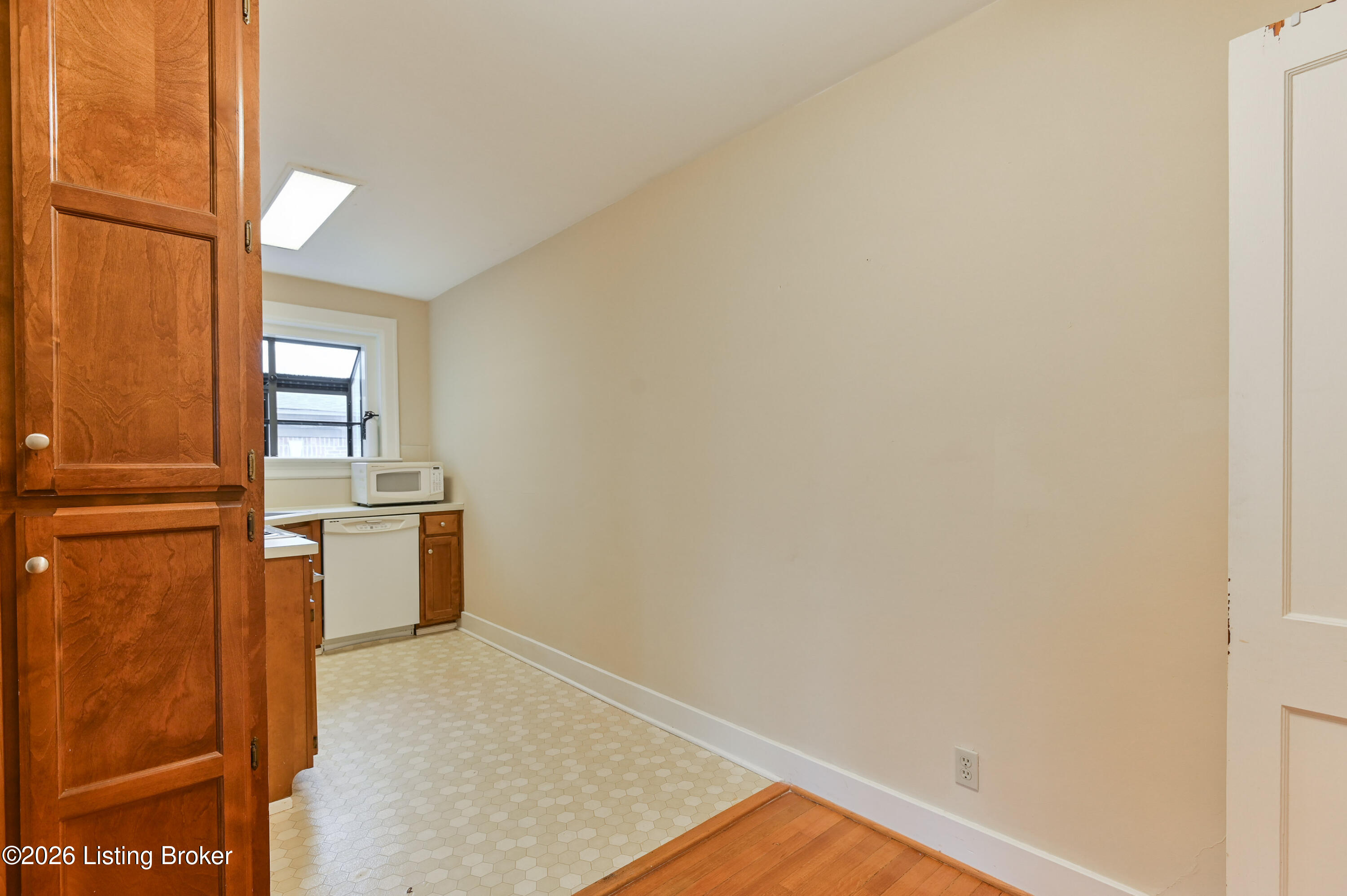 2082 Douglass Blvd APT 18
