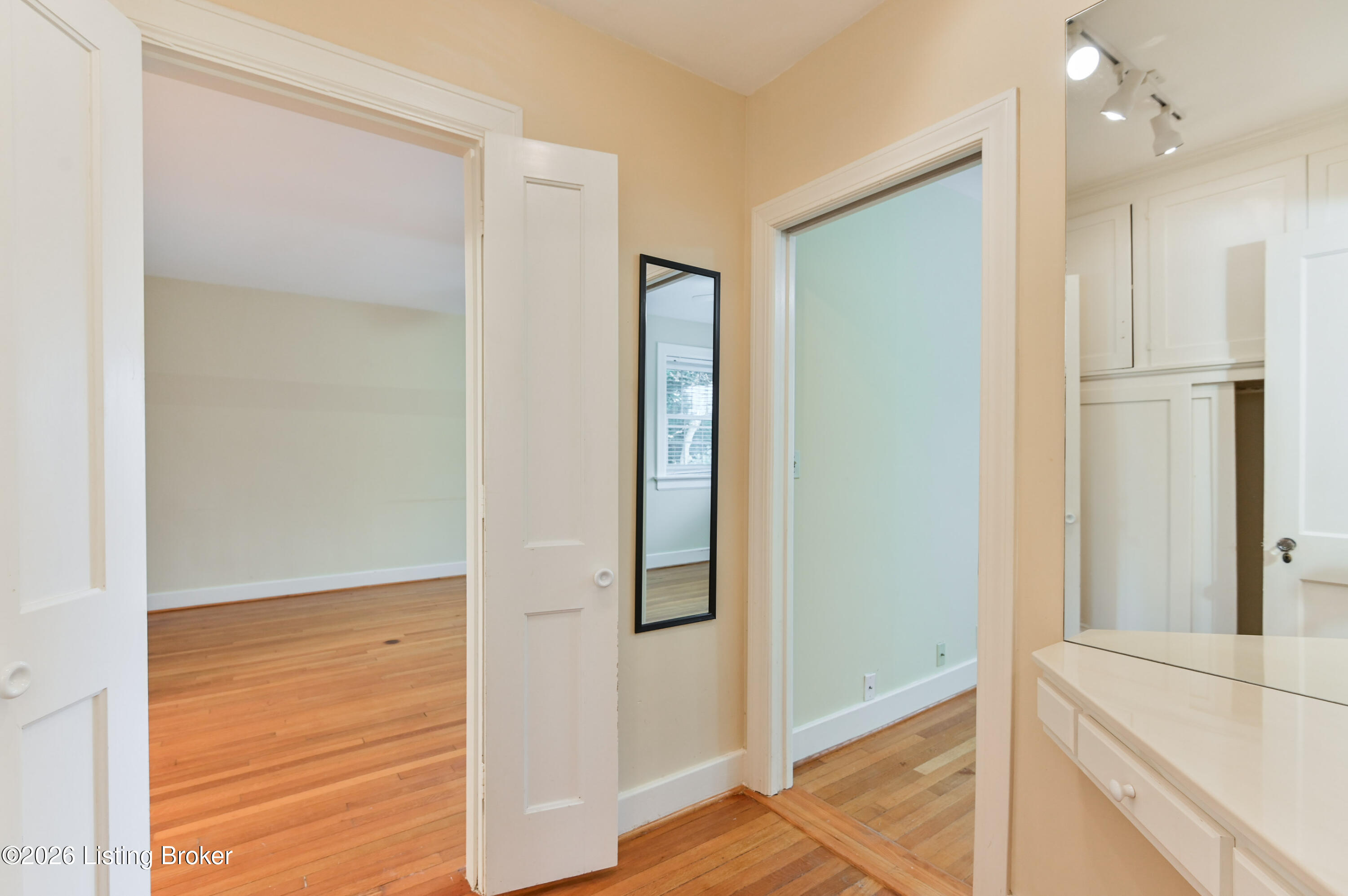 2082 Douglass Blvd APT 18