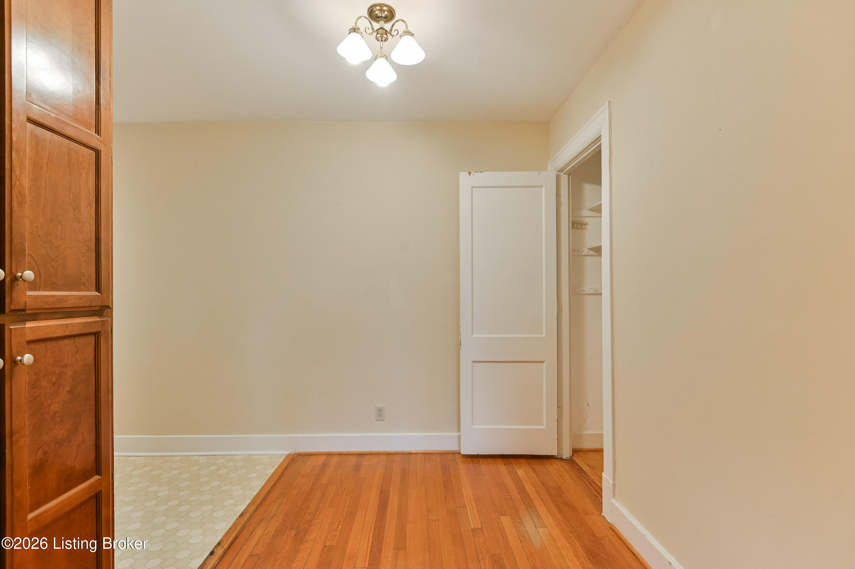 2082 Douglass Blvd APT 18