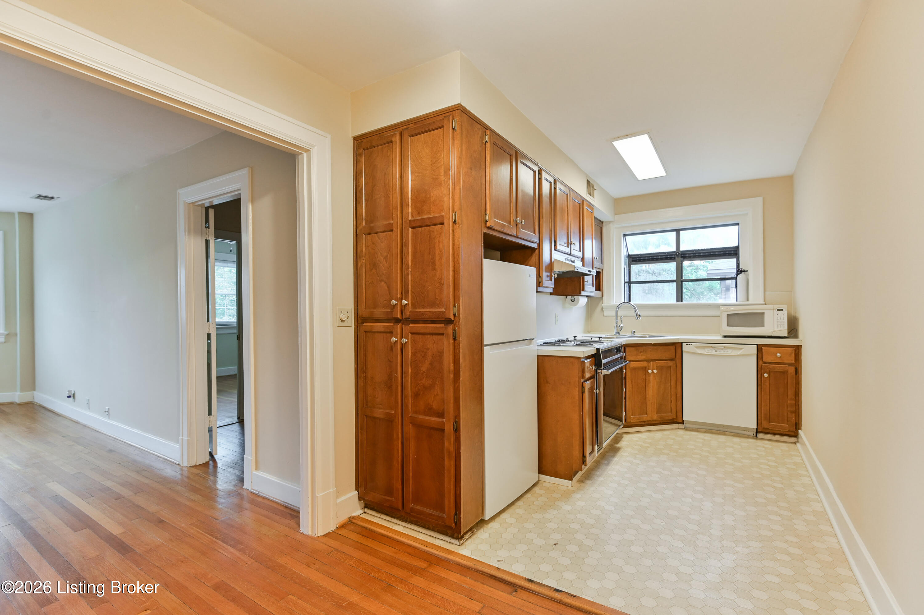2082 Douglass Blvd APT 18