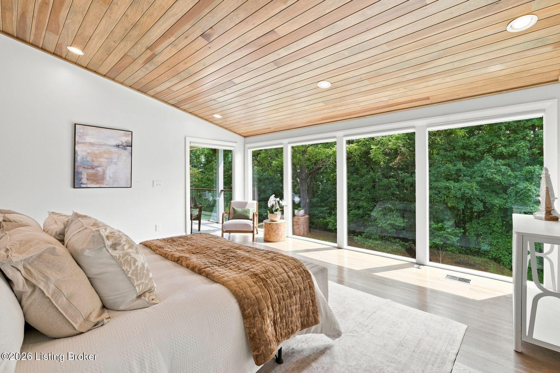 1128 Rostrevor Cir