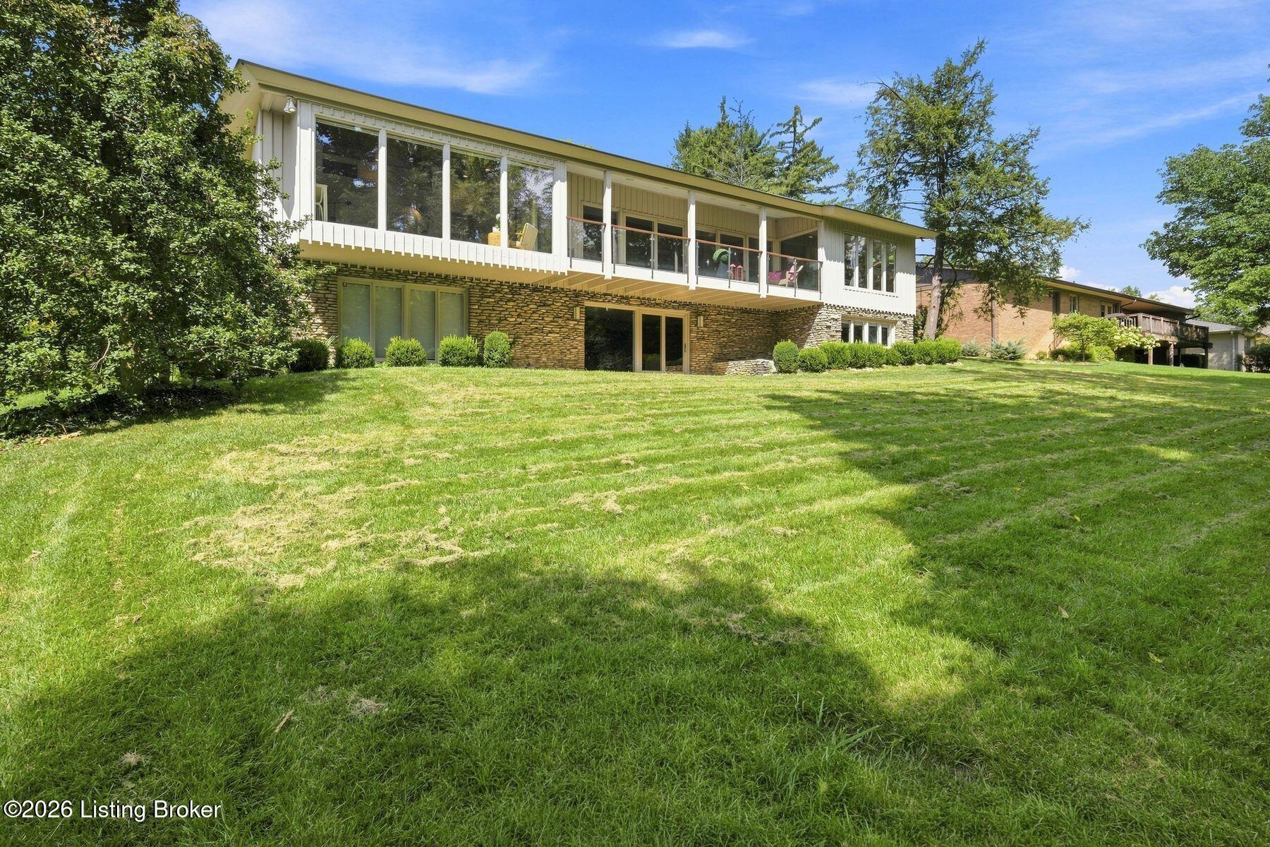 1128 Rostrevor Cir