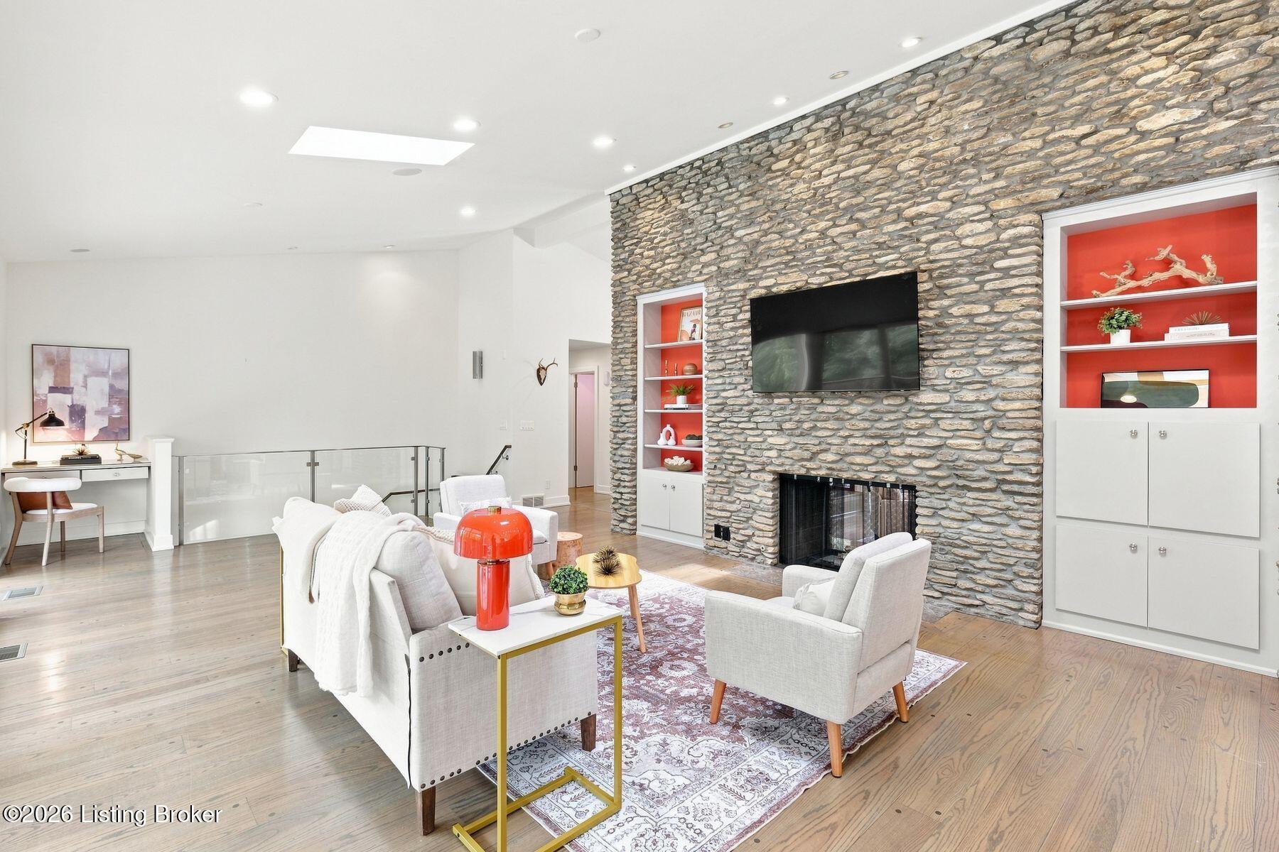 1128 Rostrevor Cir