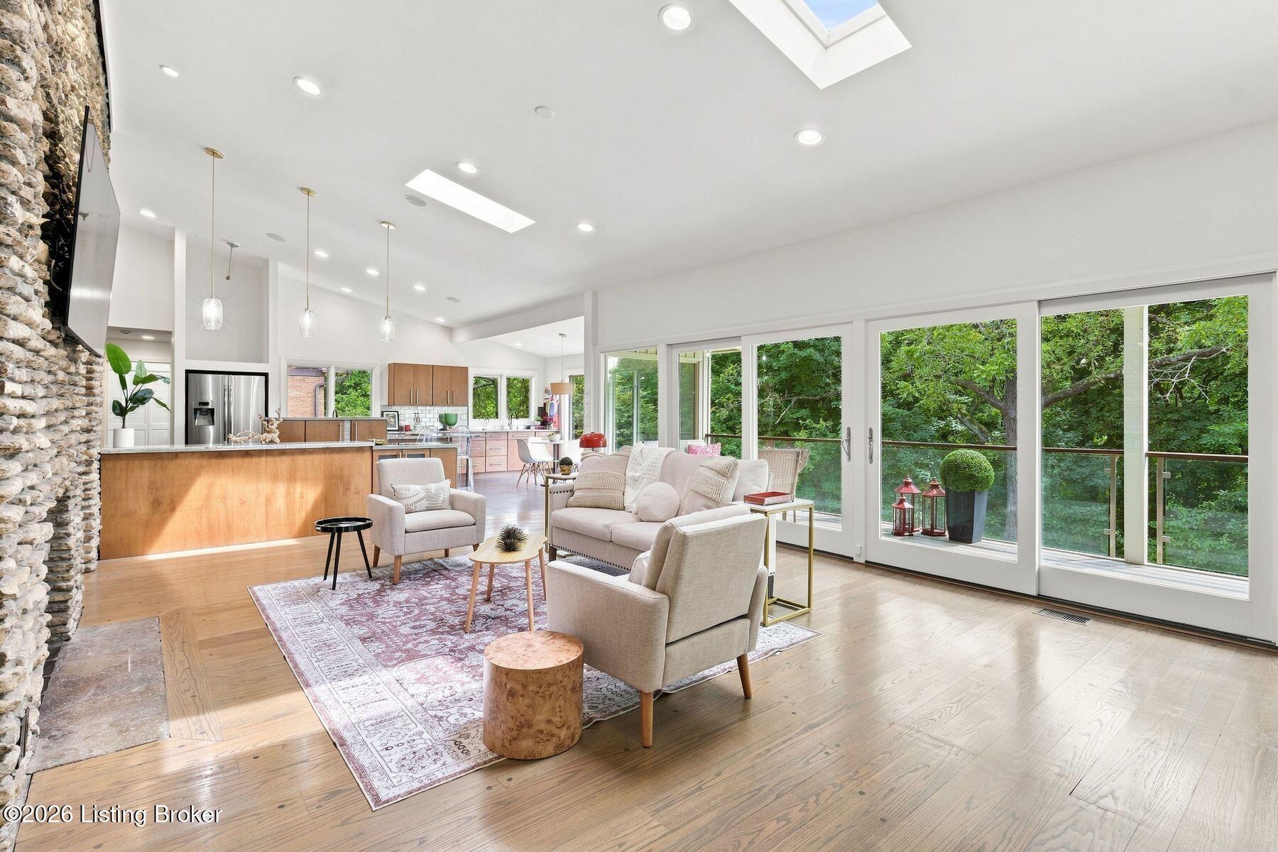 1128 Rostrevor Cir