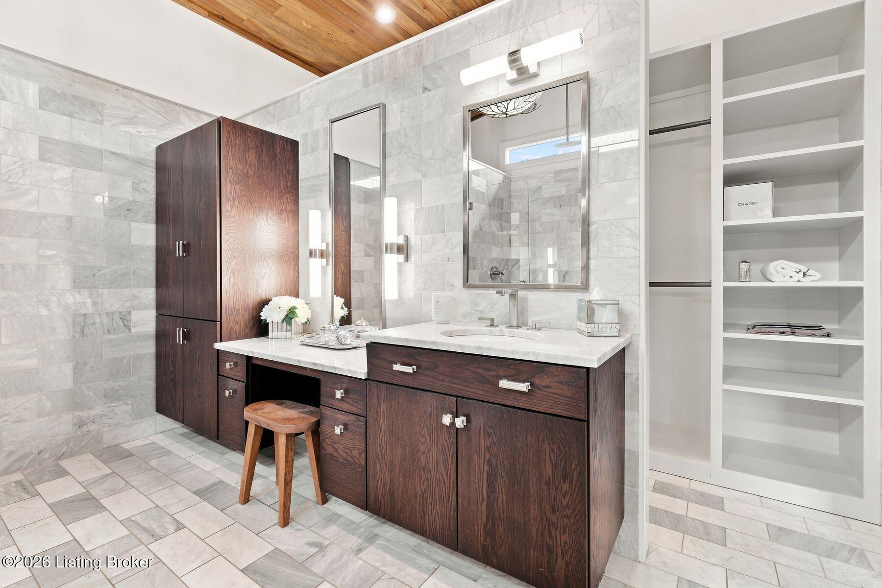 1128 Rostrevor Cir