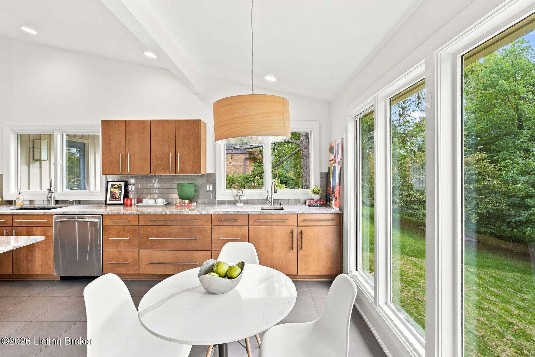 1128 Rostrevor Cir