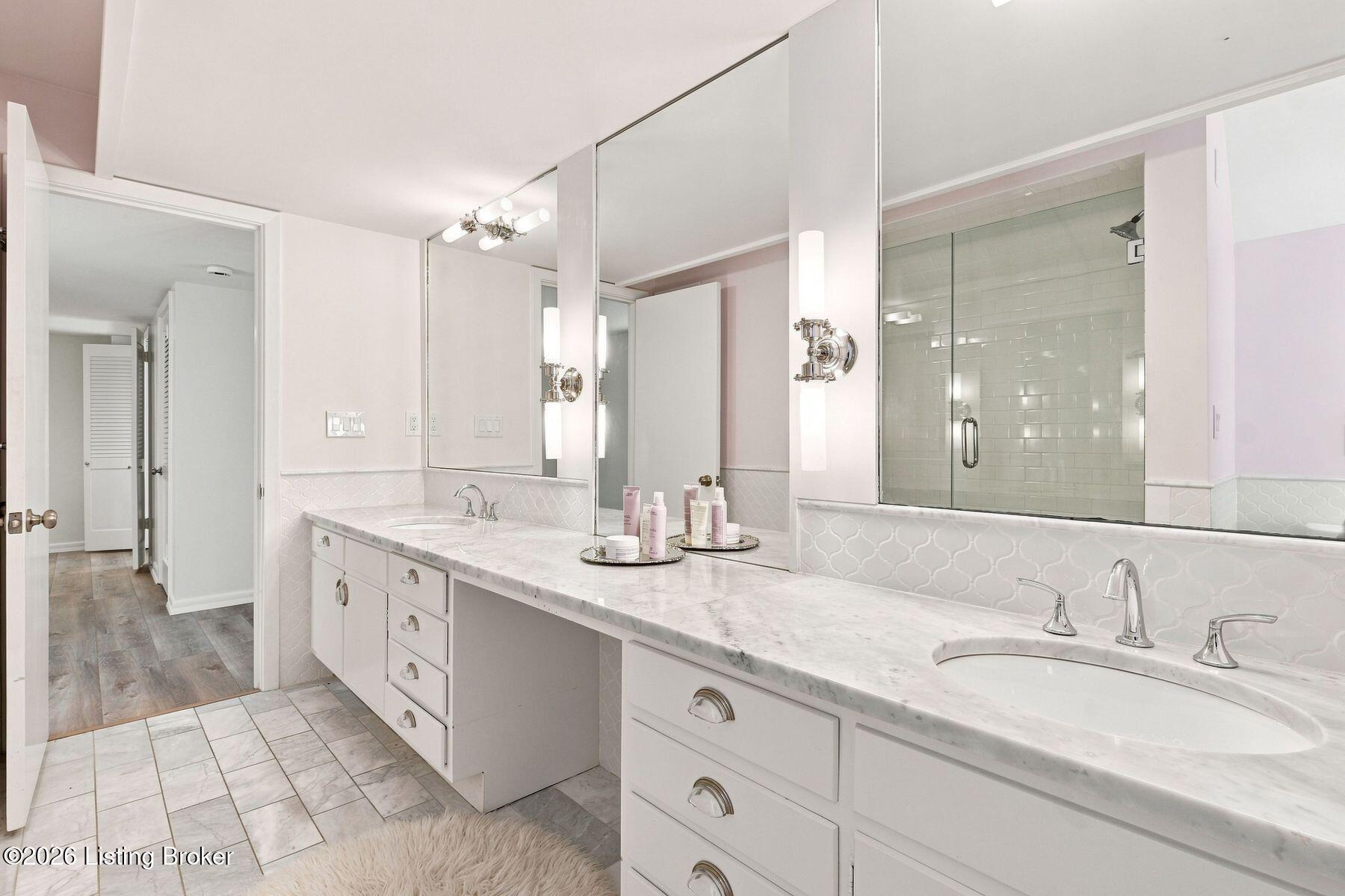 1128 Rostrevor Cir
