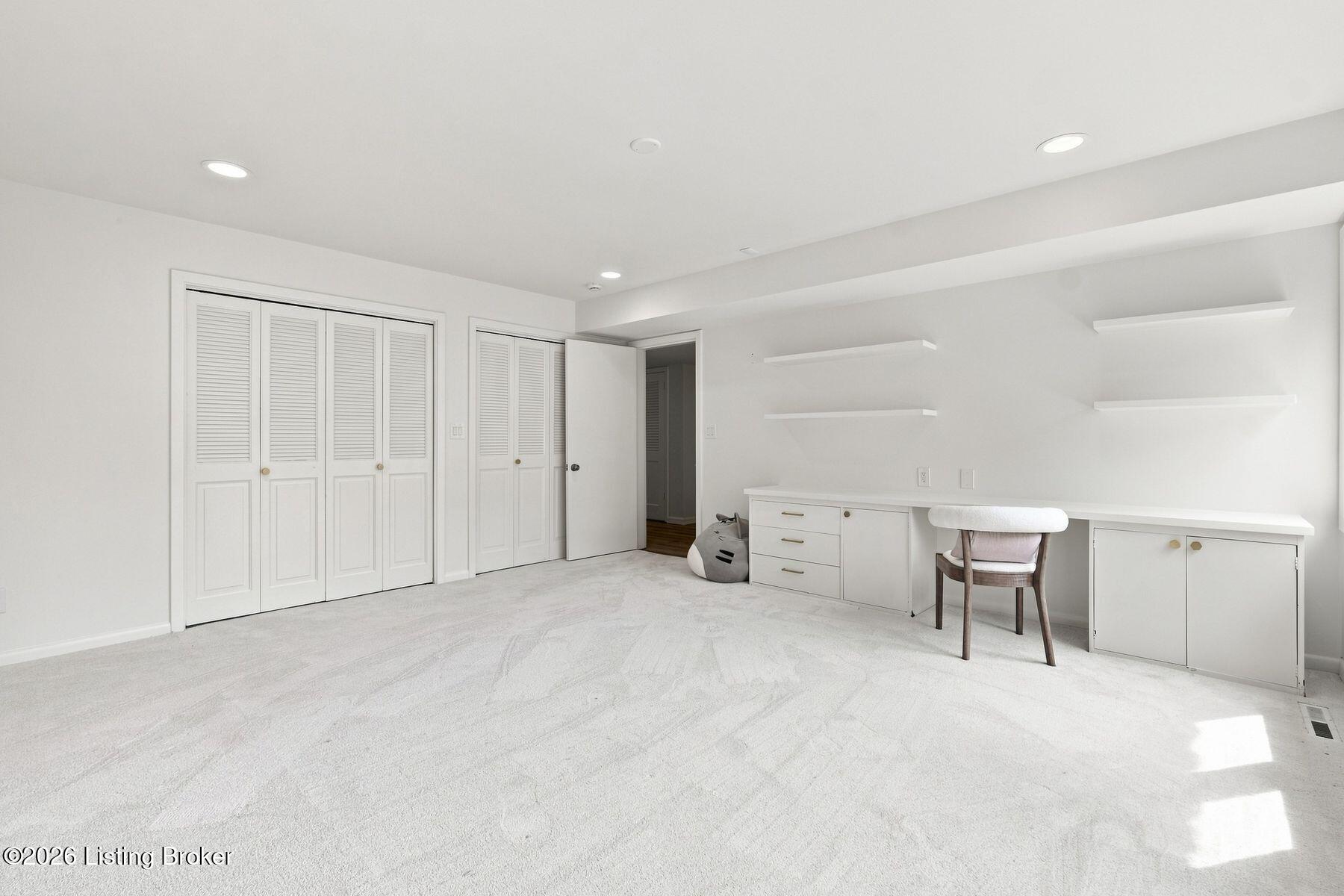 1128 Rostrevor Cir