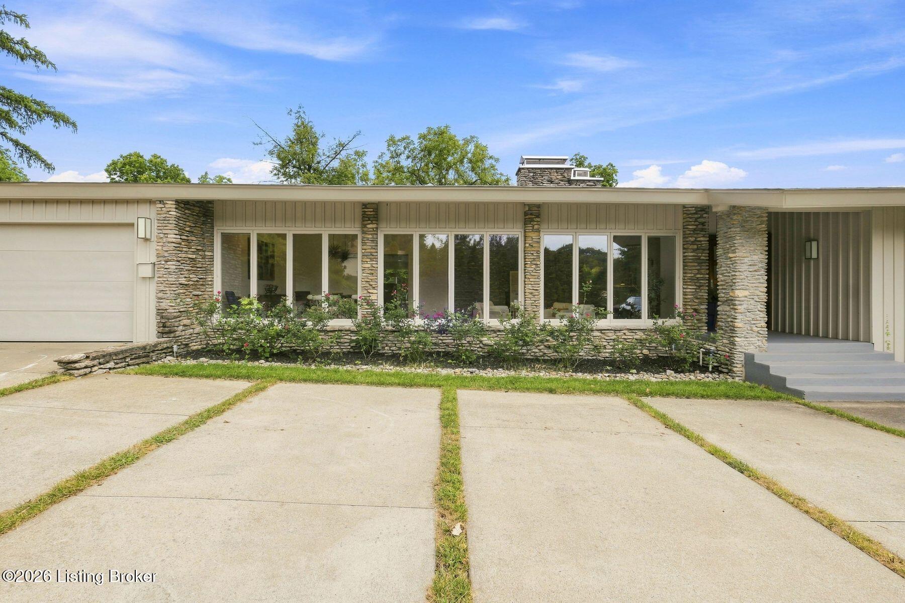 1128 Rostrevor Cir