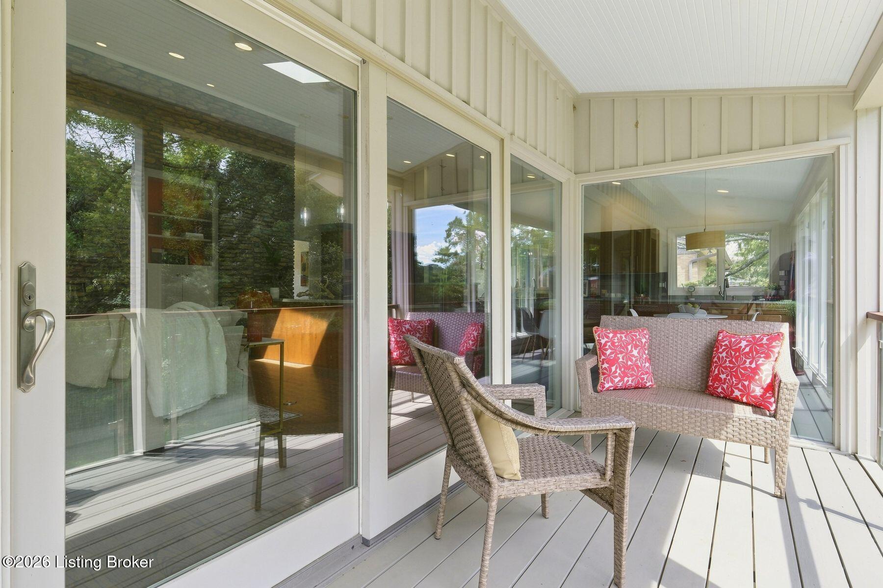 1128 Rostrevor Cir