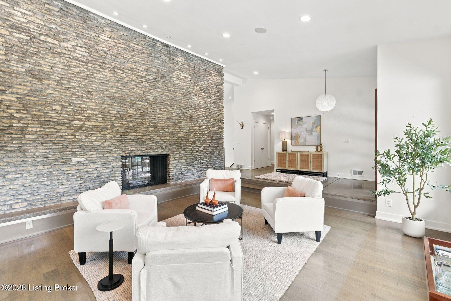 1128 Rostrevor Cir