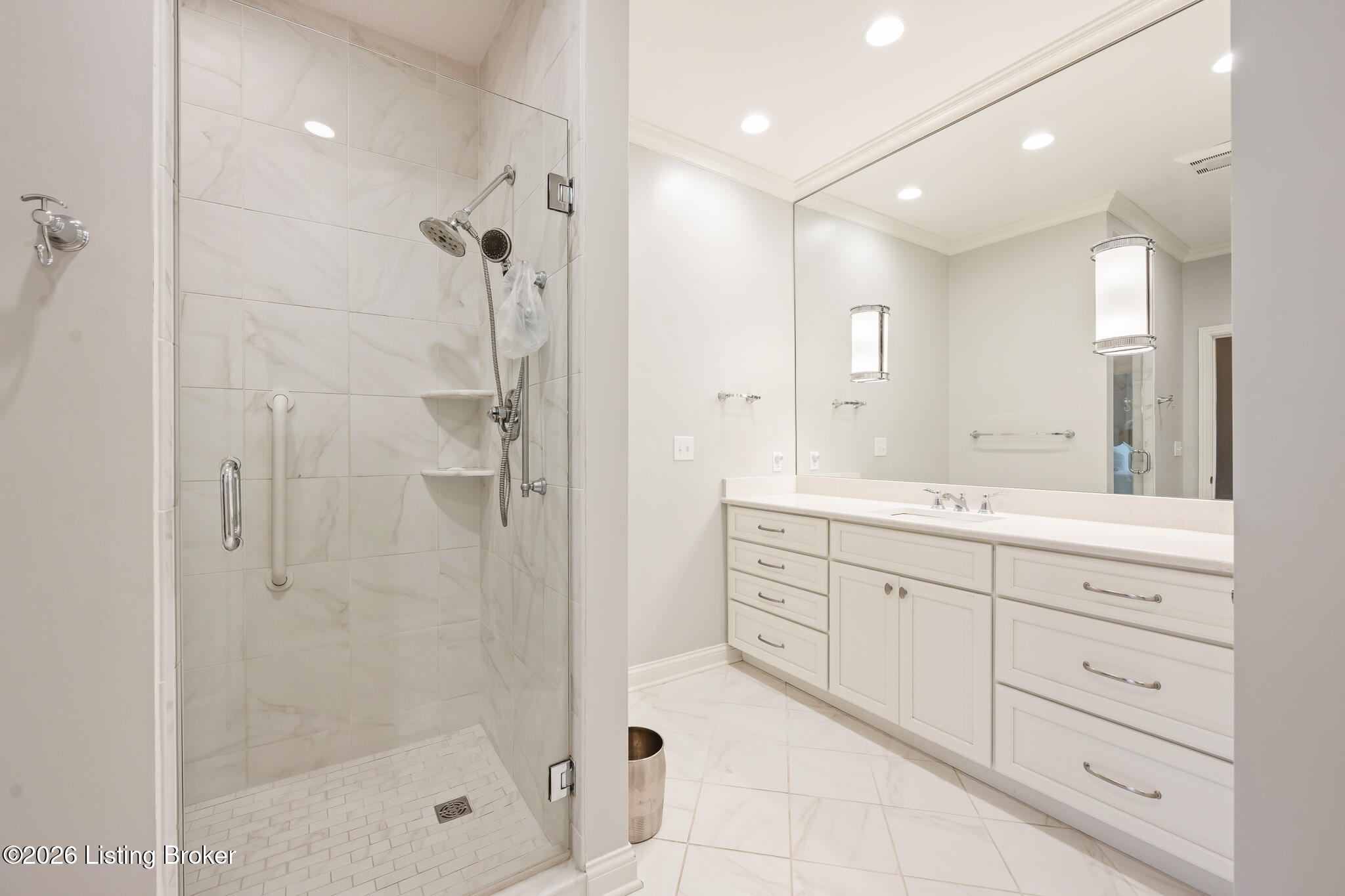 2601 Alia Cir