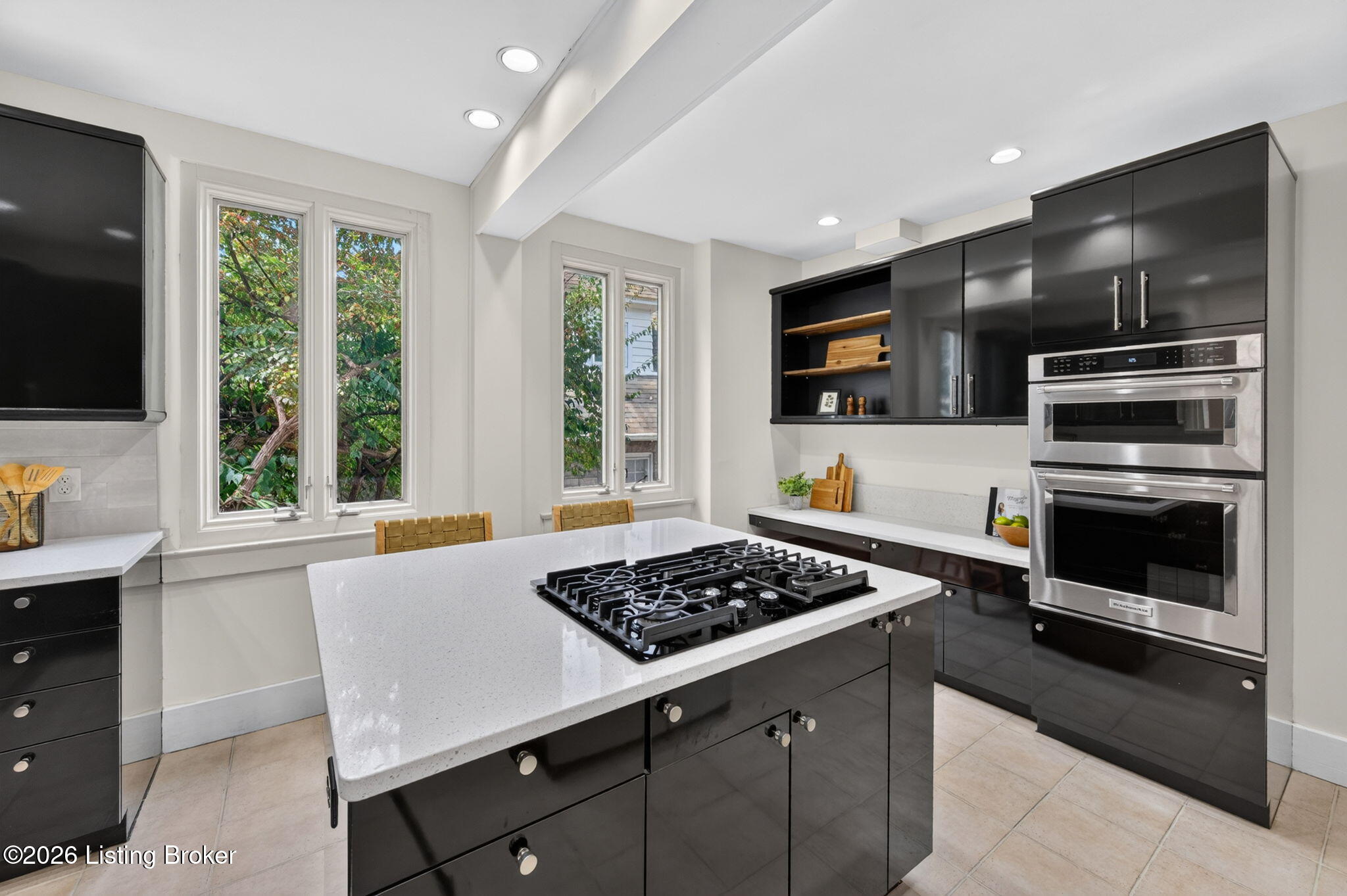 2116 Lakeside Dr
