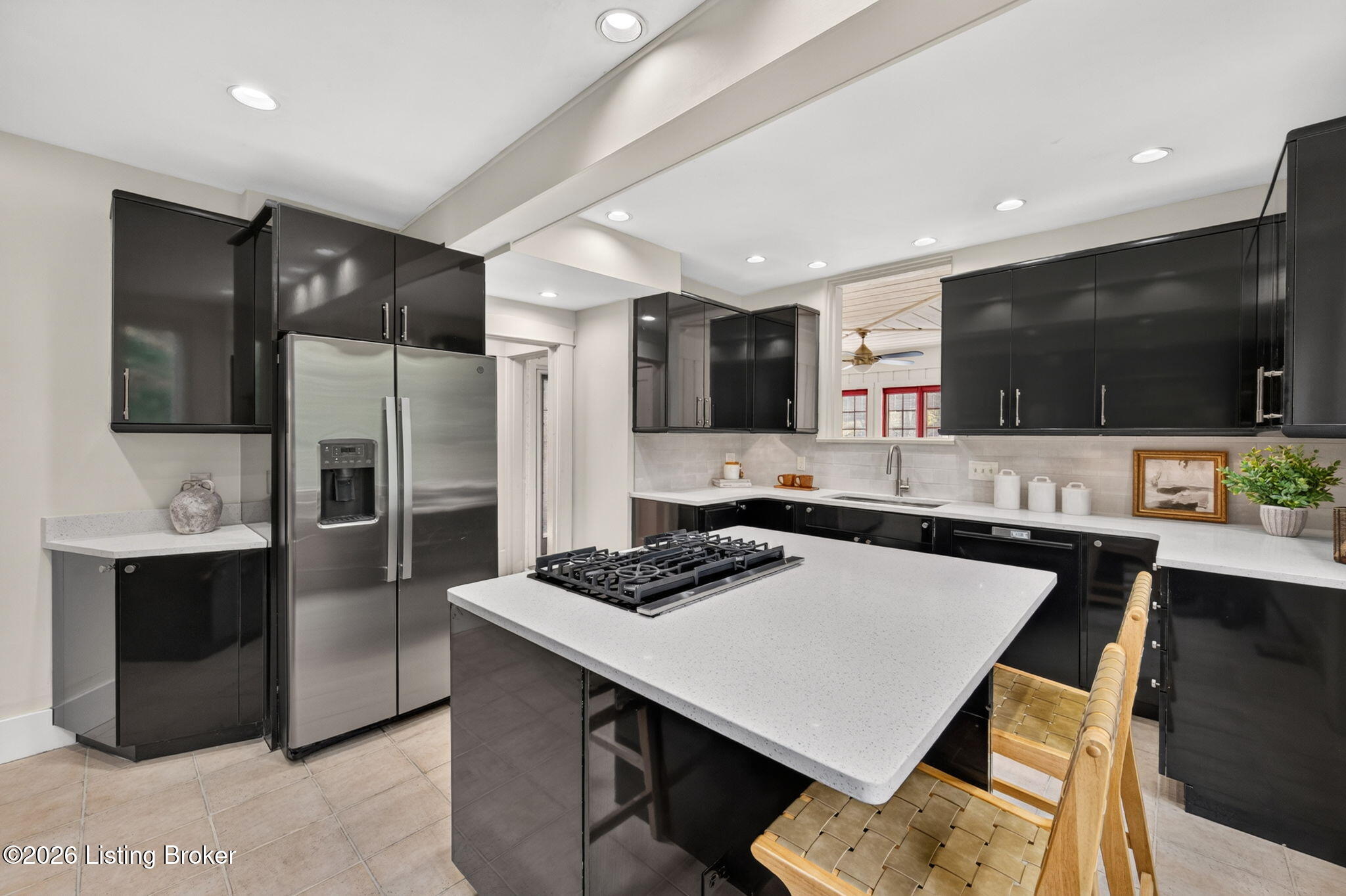 2116 Lakeside Dr