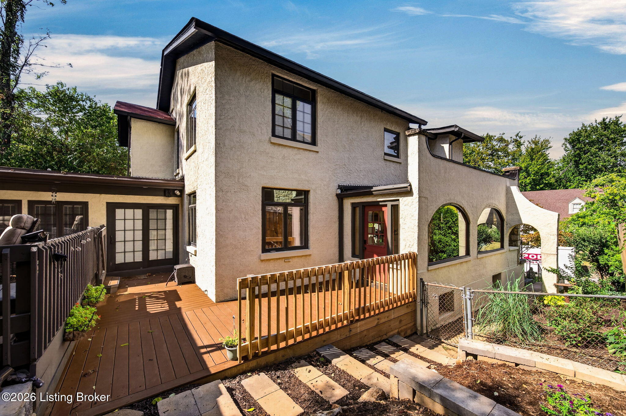 2116 Lakeside Dr