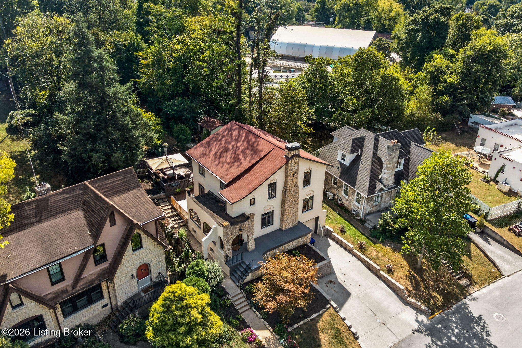 2116 Lakeside Dr