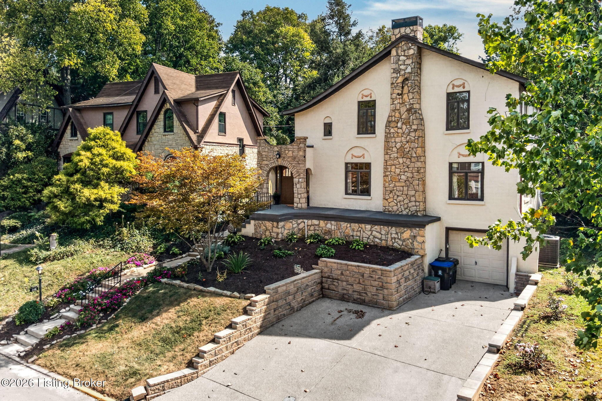 2116 Lakeside Dr