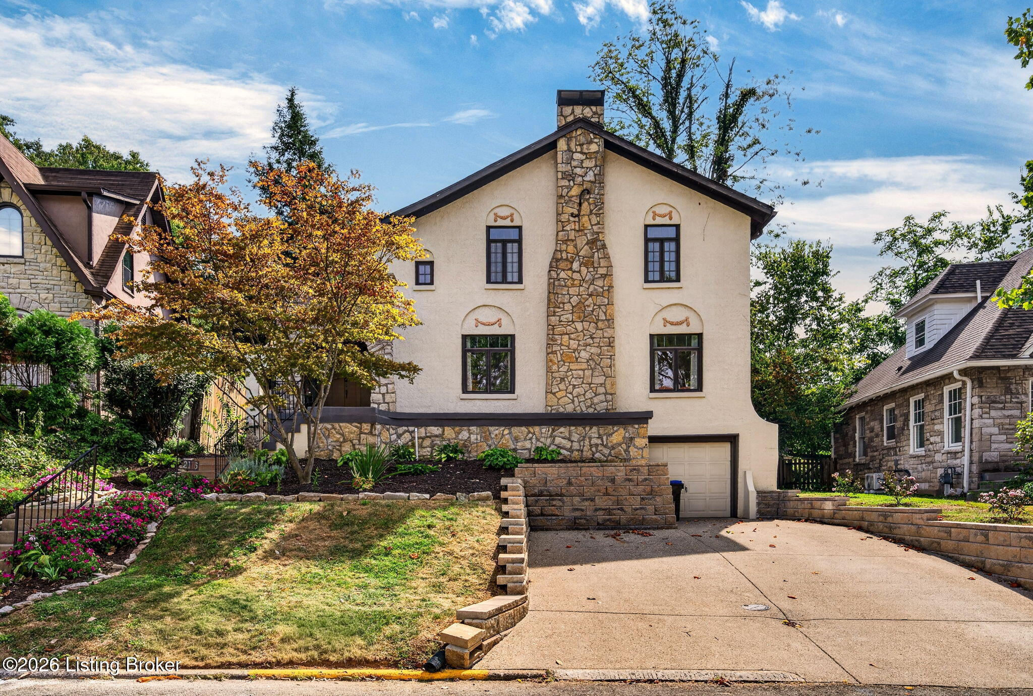 2116 Lakeside Dr