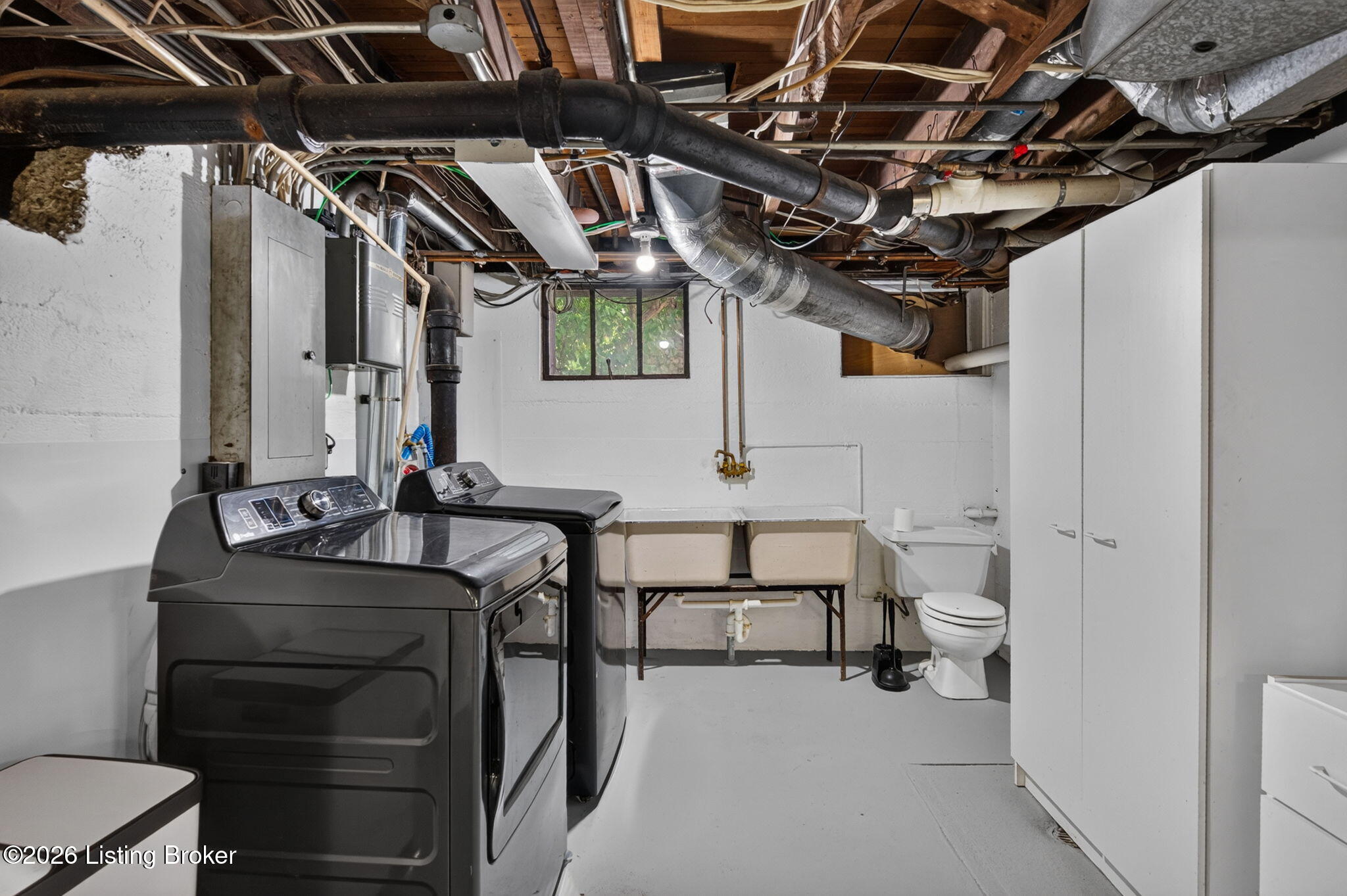 2116 Lakeside Dr