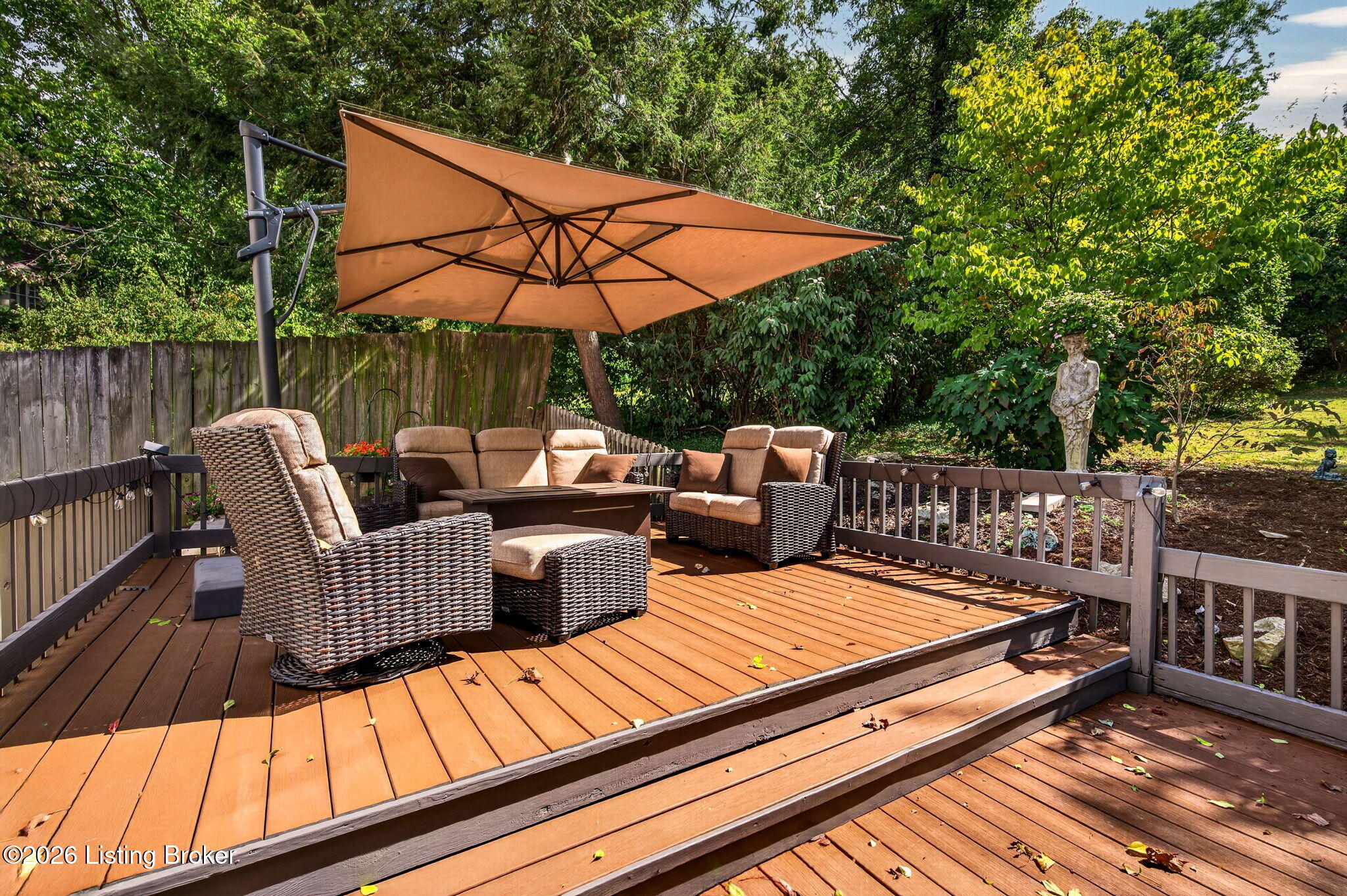 2116 Lakeside Dr