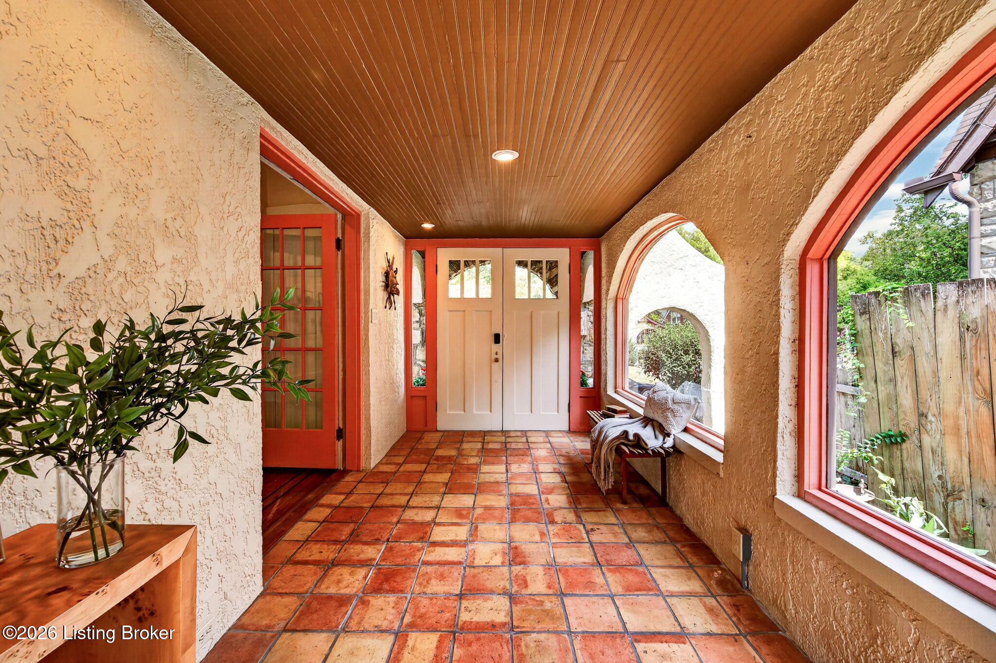 2116 Lakeside Dr