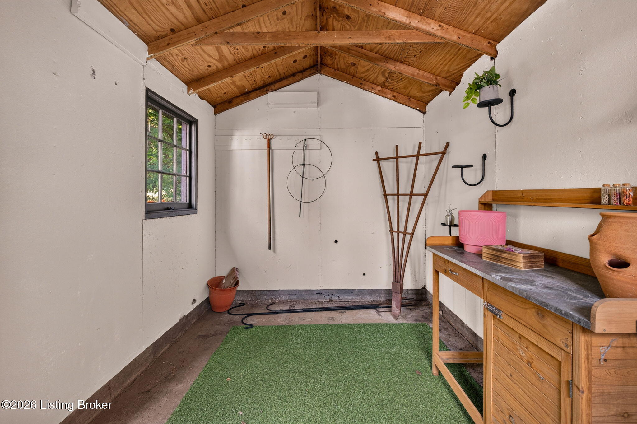 2116 Lakeside Dr