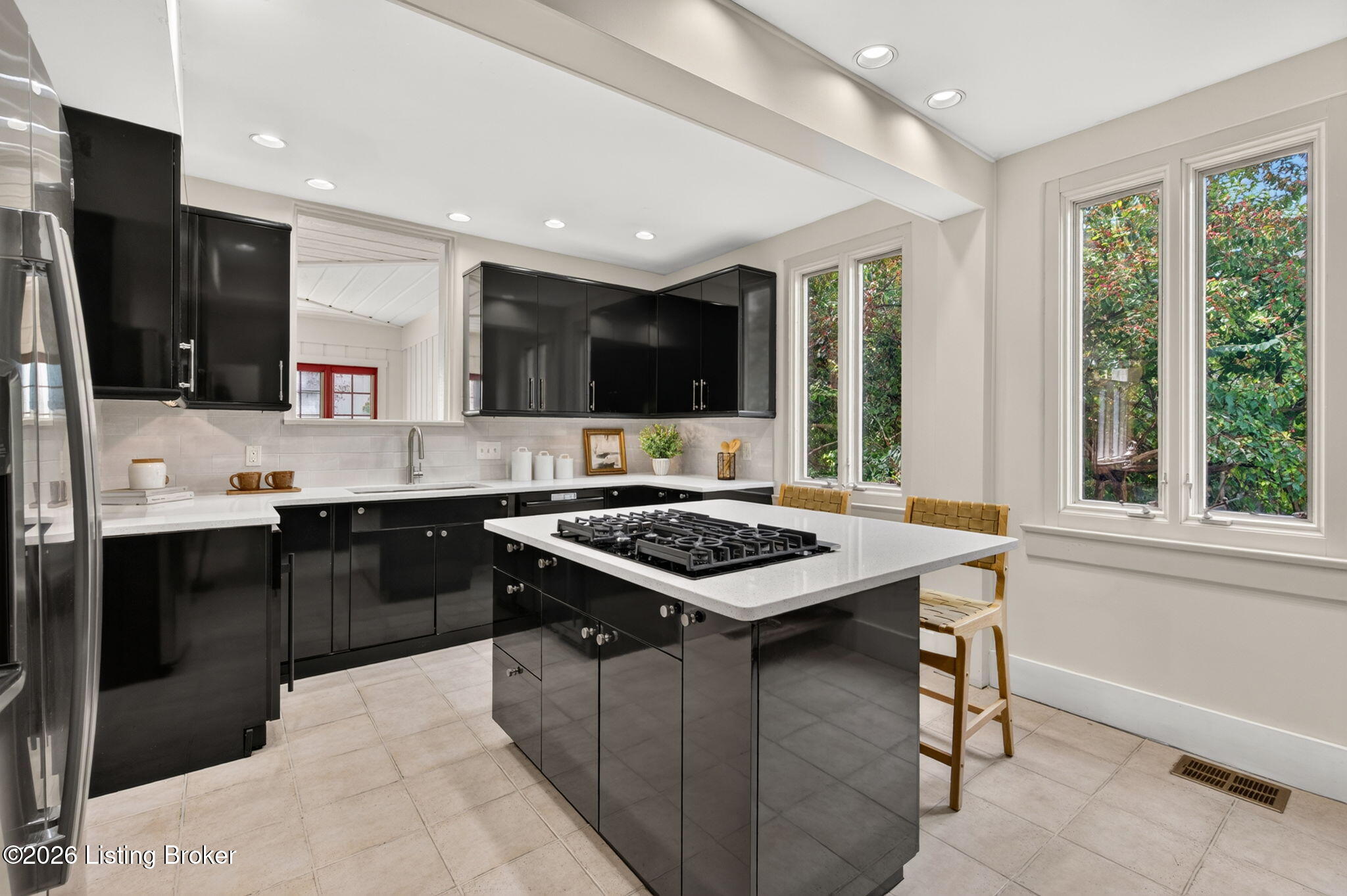 2116 Lakeside Dr