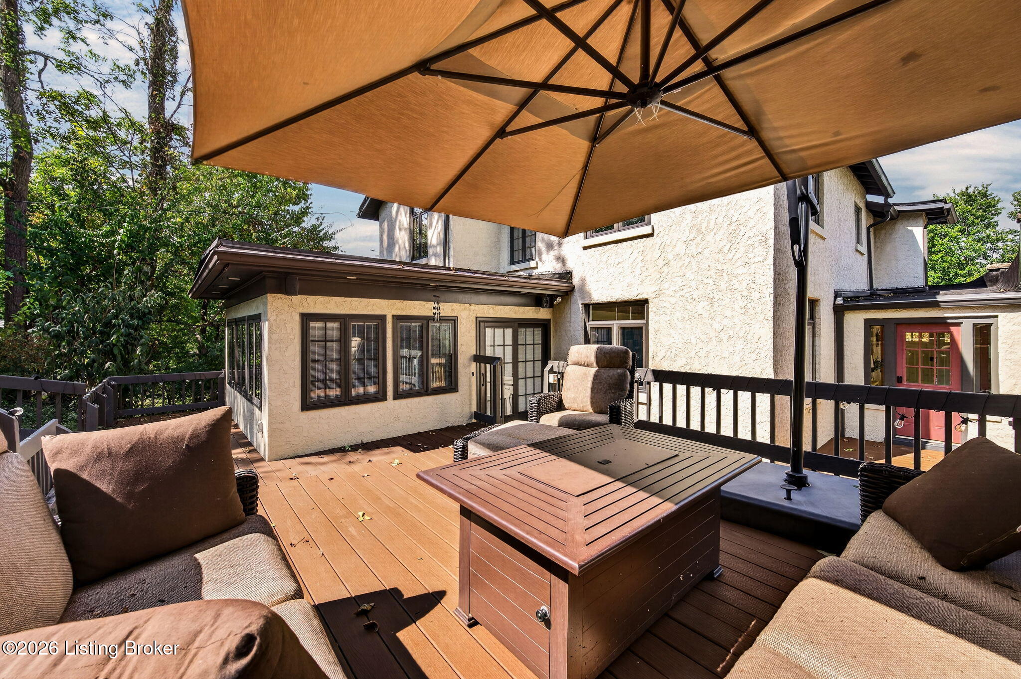 2116 Lakeside Dr