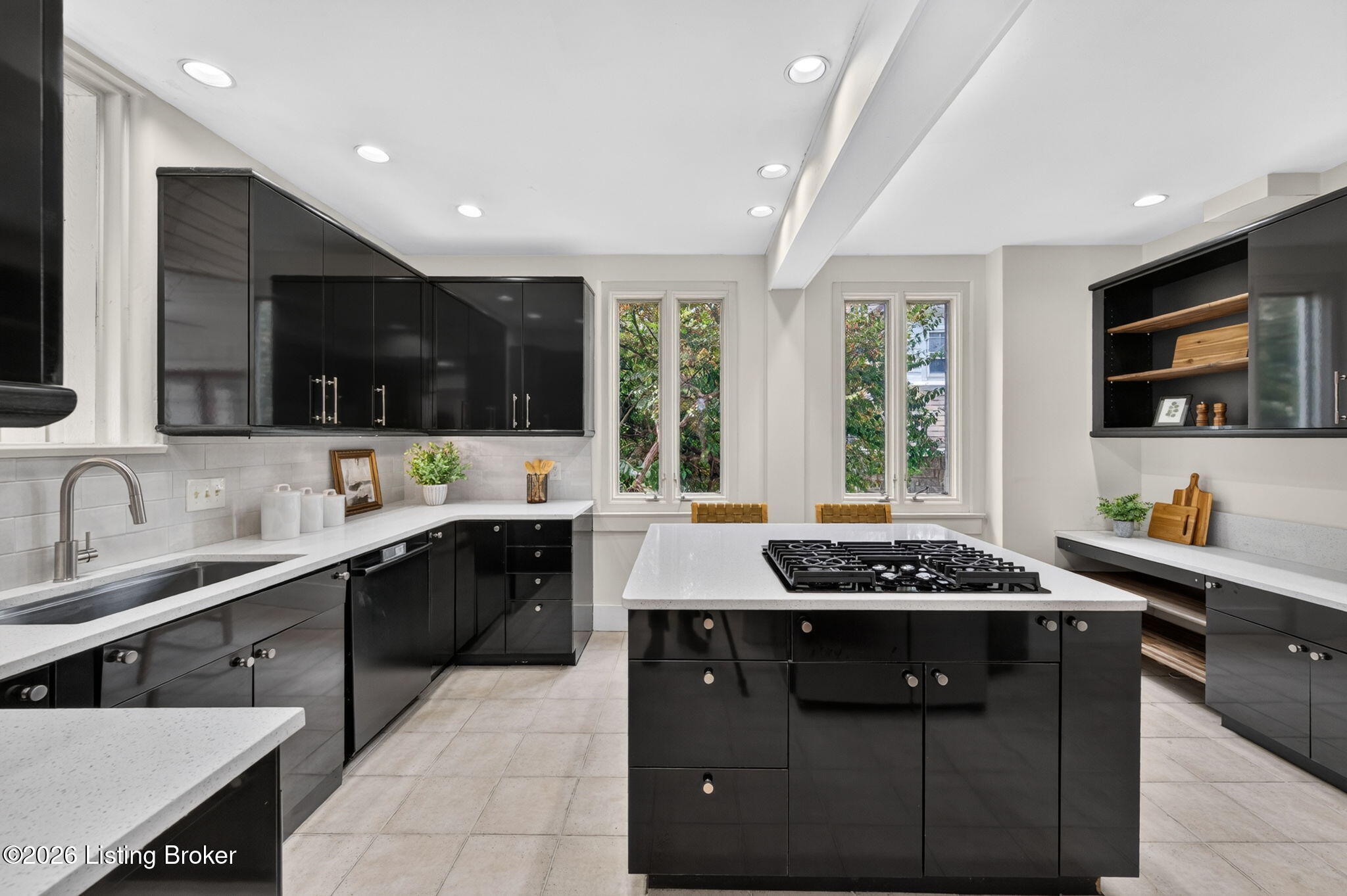 2116 Lakeside Dr