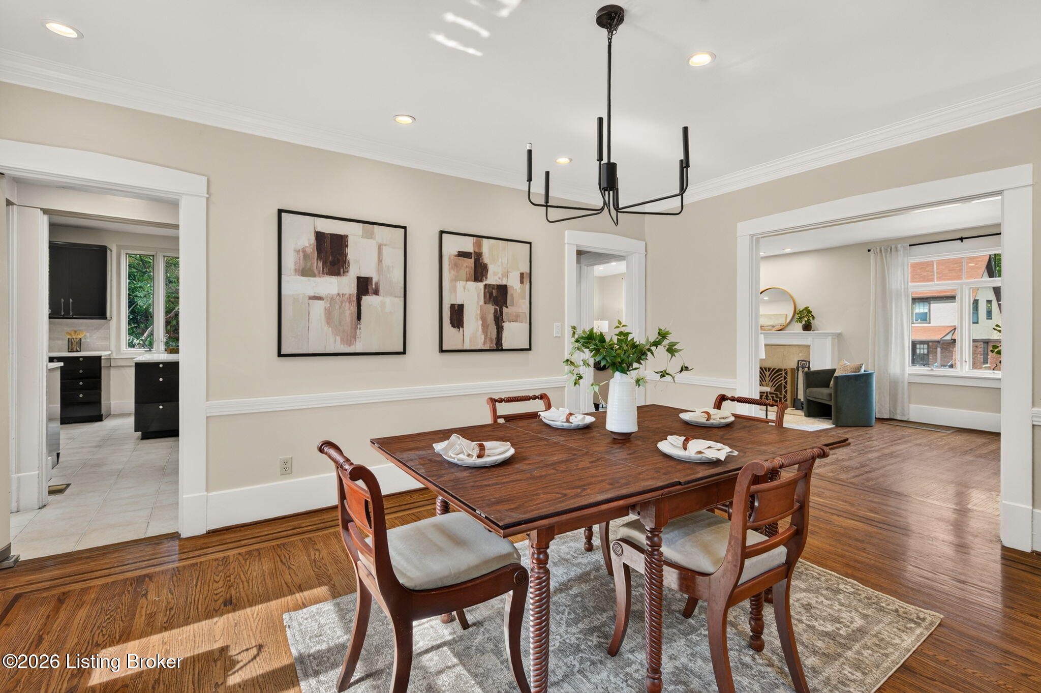 2116 Lakeside Dr