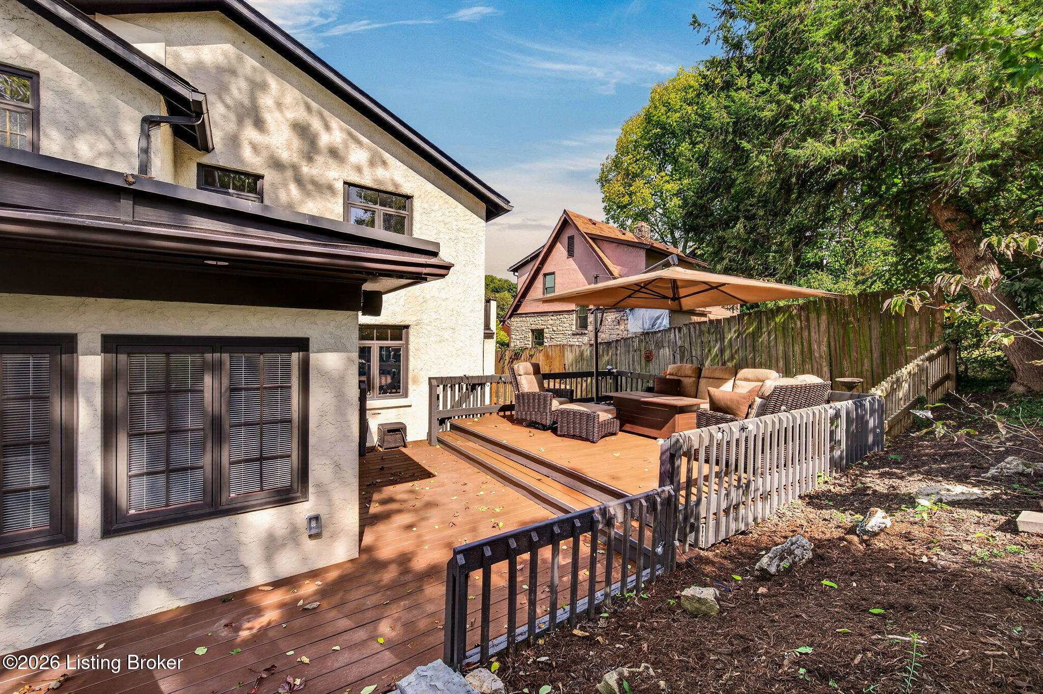 2116 Lakeside Dr